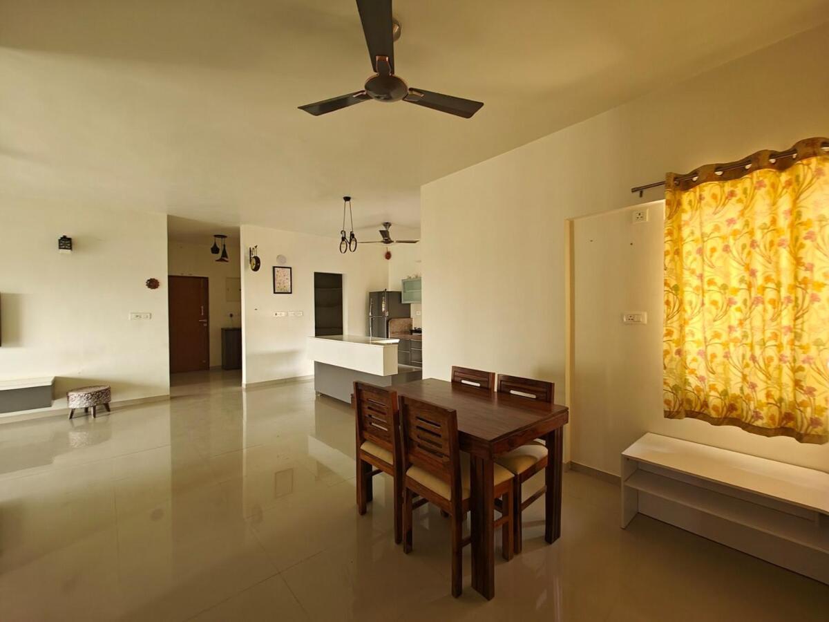 Floor With Stadium View In Lushgreen Heaven * Ahmedabad