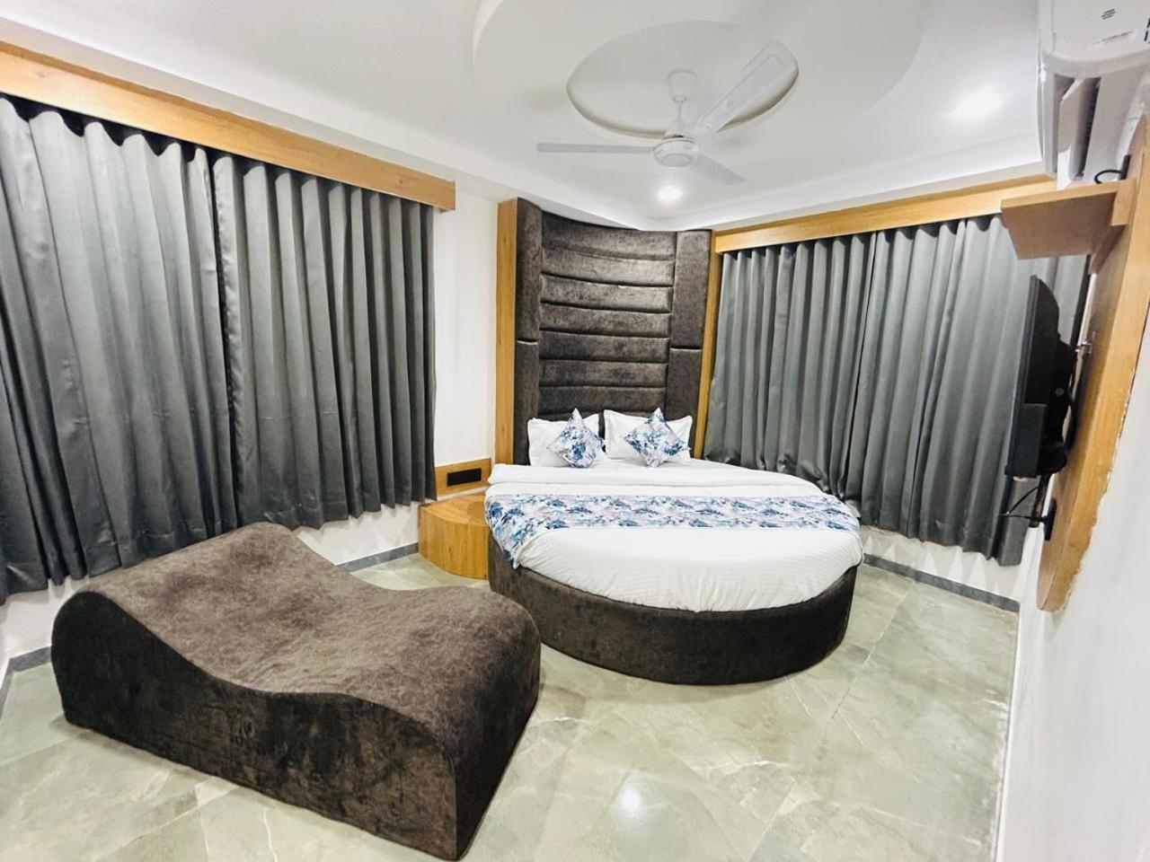 Hotel M Grand Ahmedabad