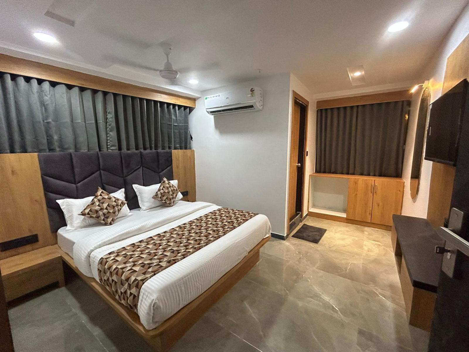 M Grand Hotel Ahmedabad
