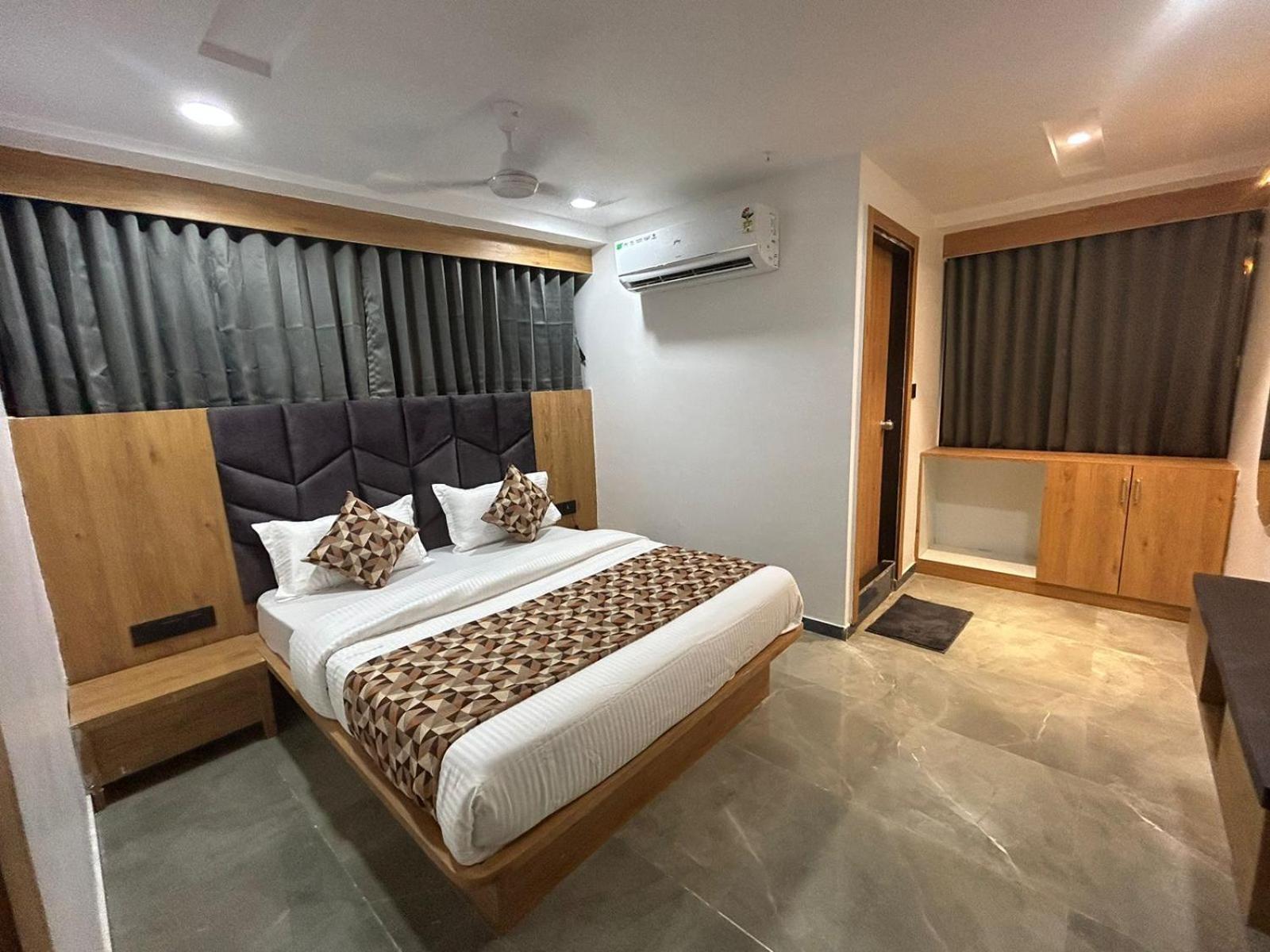 M Grand 3* Ahmedabad