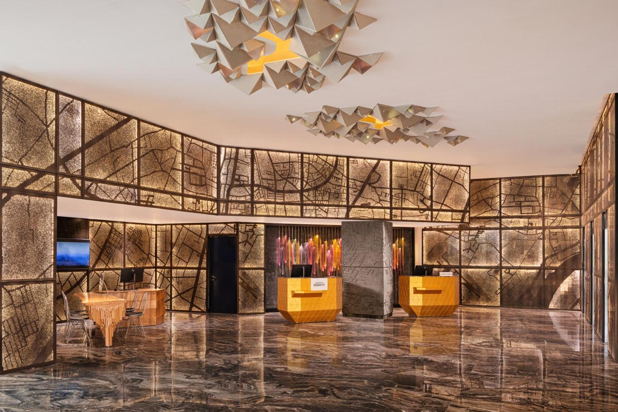 Renaissance Hotel 5*
