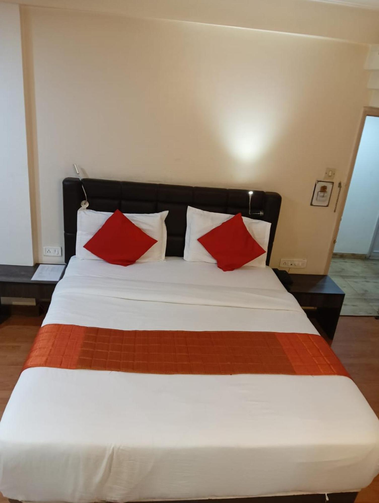 Crown 3* Ahmedabad