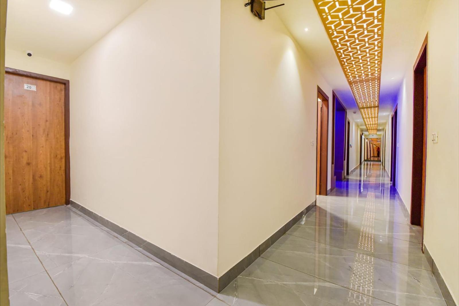 Hotel Avadh Palace, Subhash Bridge, Rto Circle,