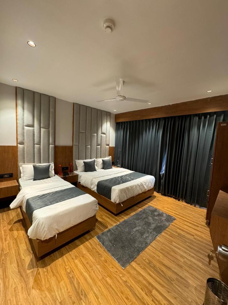 Parimal Hotel 3*