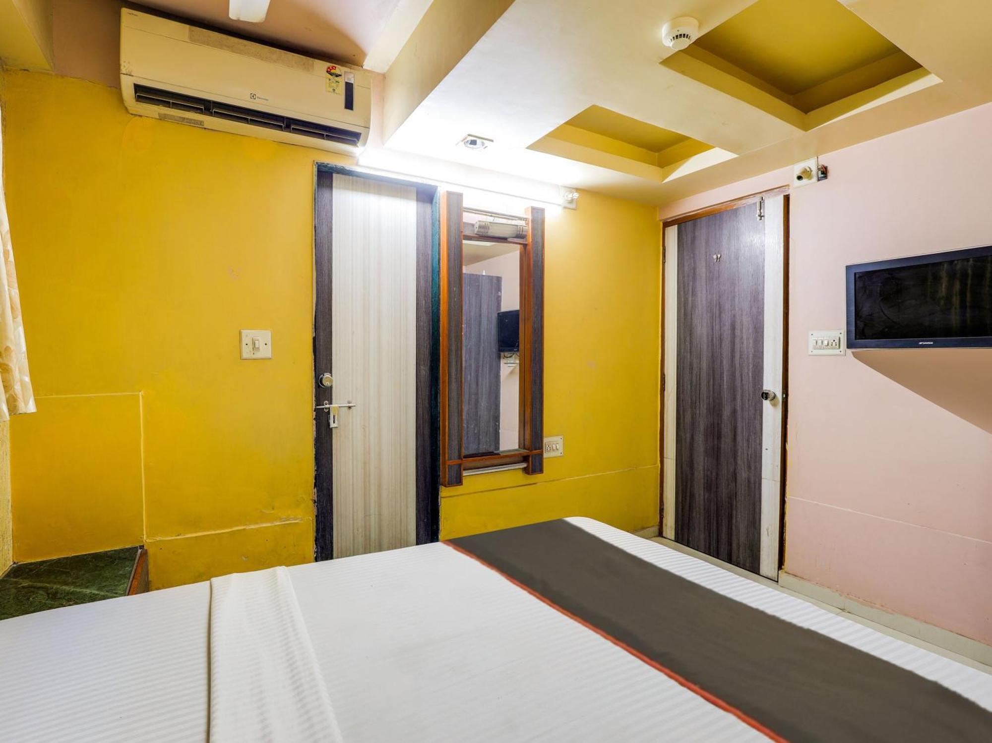 Hotel O Hum Tum Ahmedabad