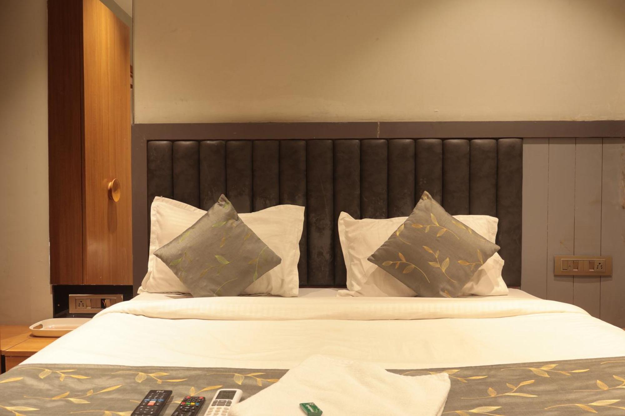 Relax - Drive In Road Hotel