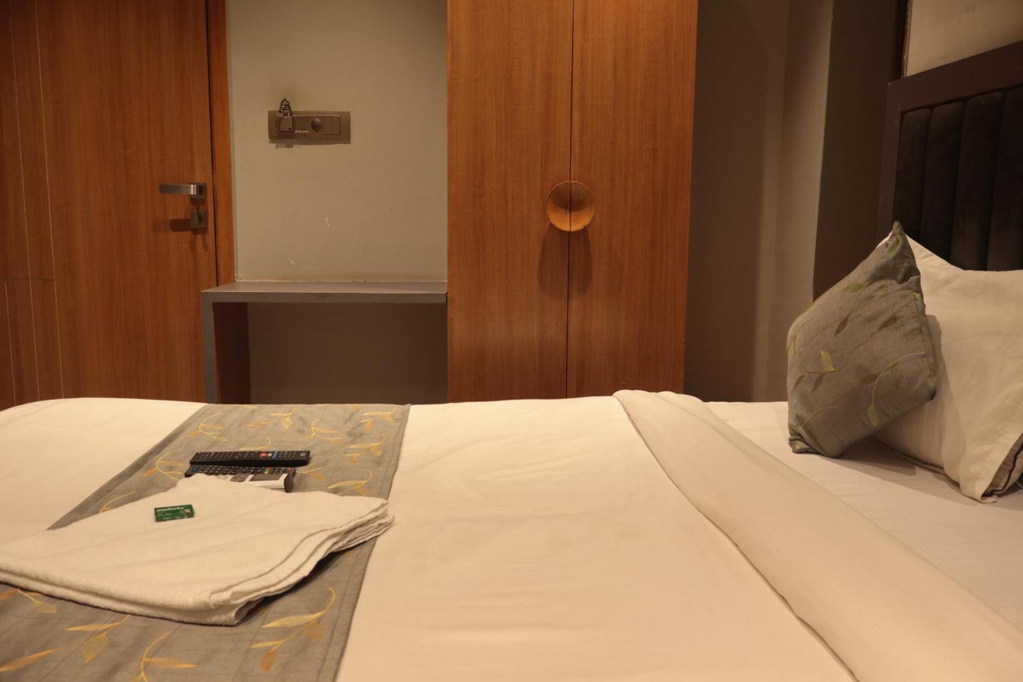 Relax - Drive In Road Hotel Ahmedabad