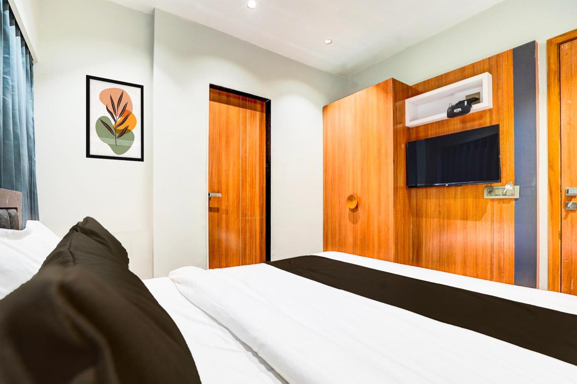 Collection O Relax Hotel 4*