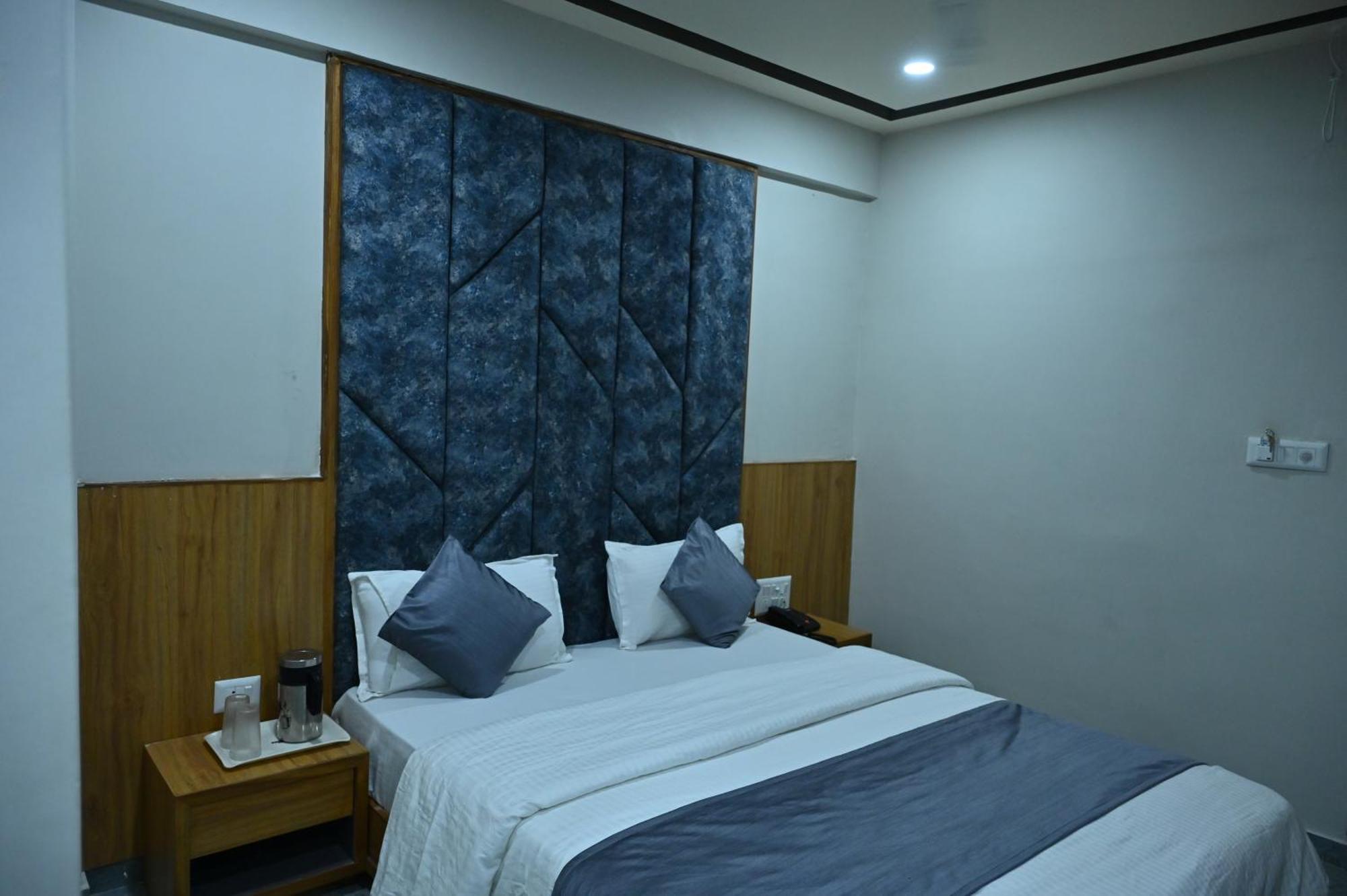 Sury Hotel *