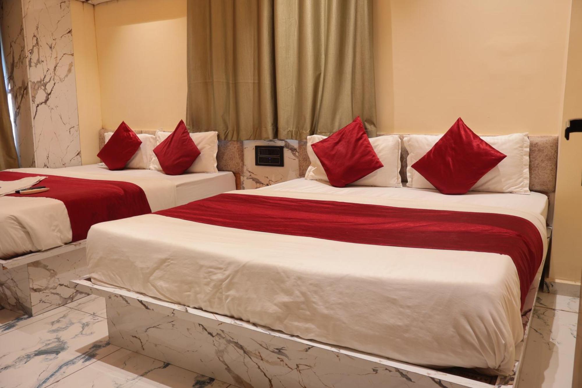 Meet Palace 3*