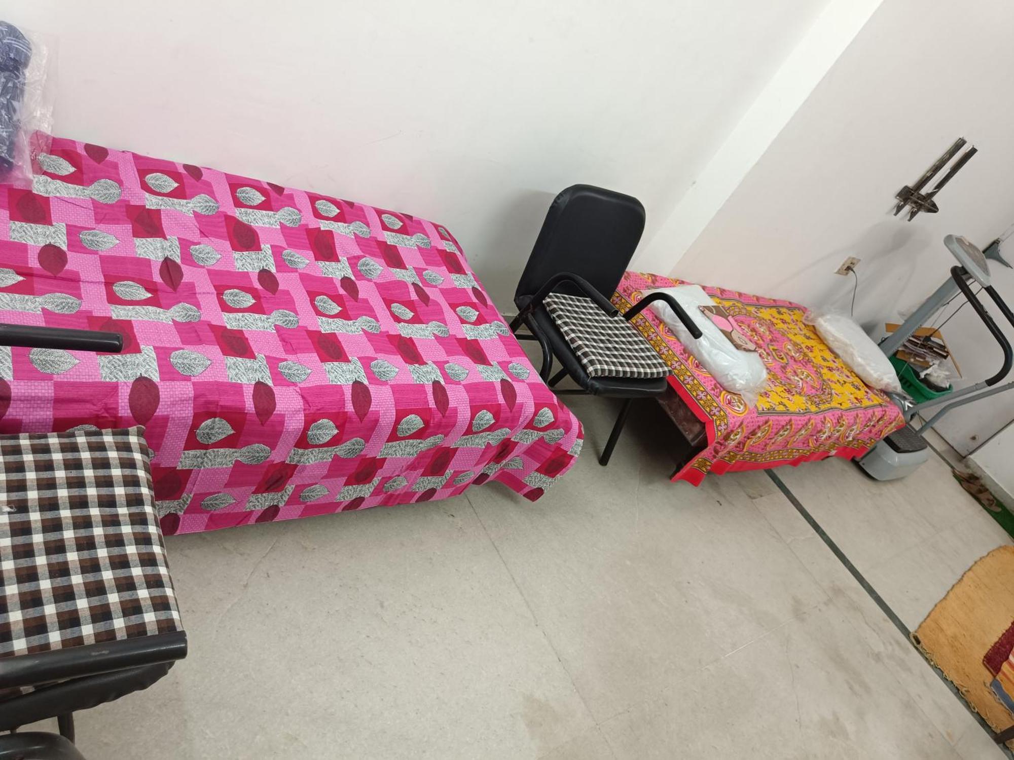 Chintamani Siddhi Chakra Apartment, Bed Spaces For Cold Play Ahmedabad