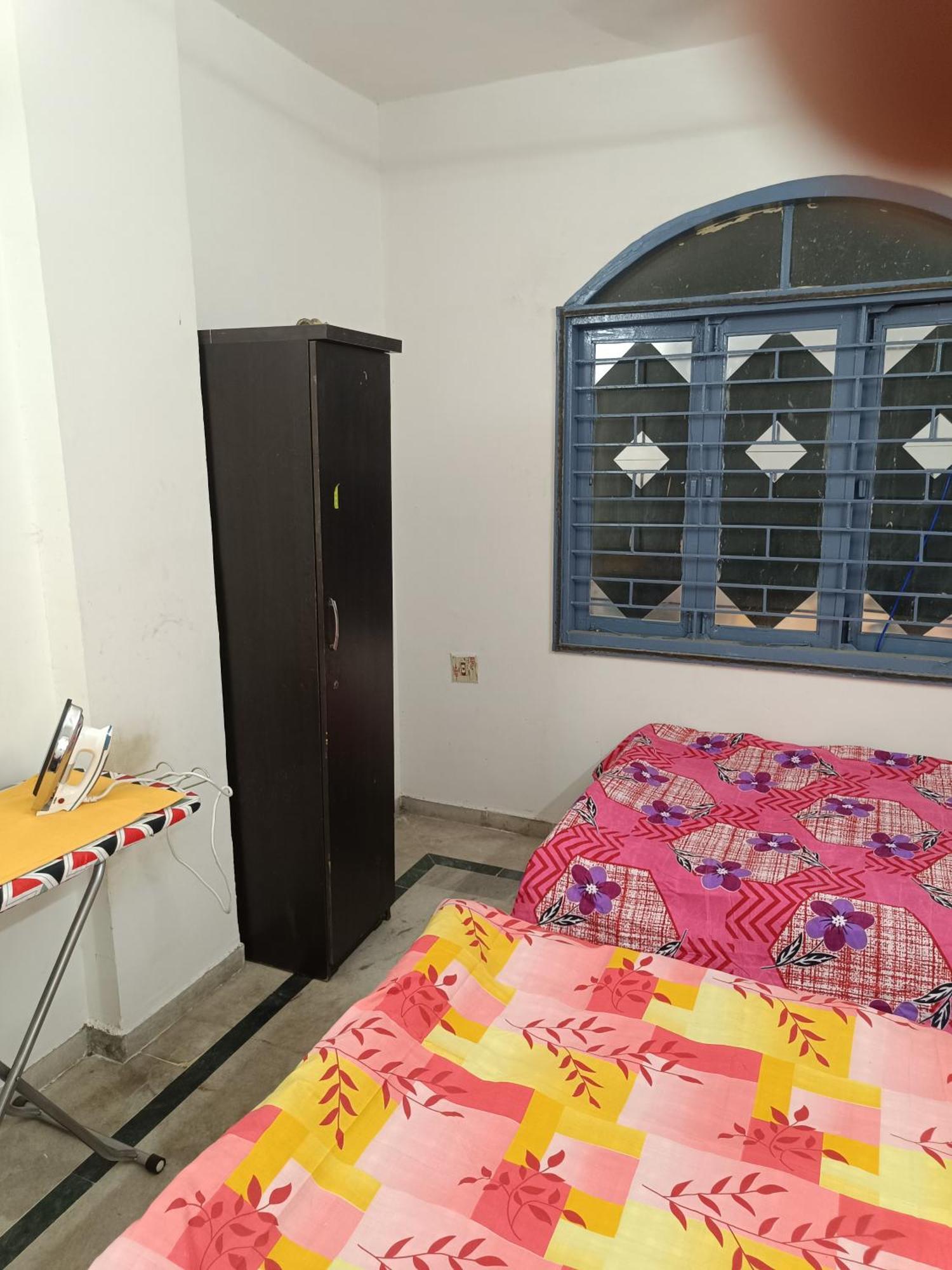 Hostel Chintamani Siddhi Chakra Apartment, Bed Spaces For Cold Play *