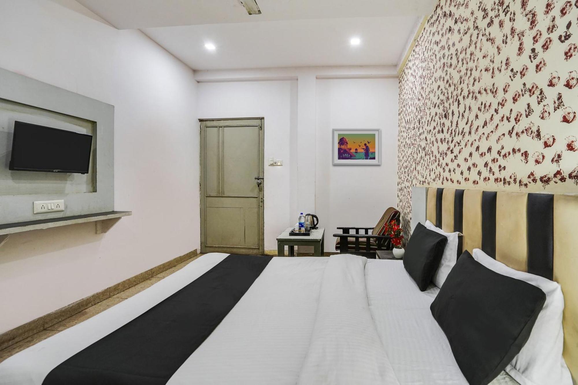 Hotel O Crystal Ahmedabad