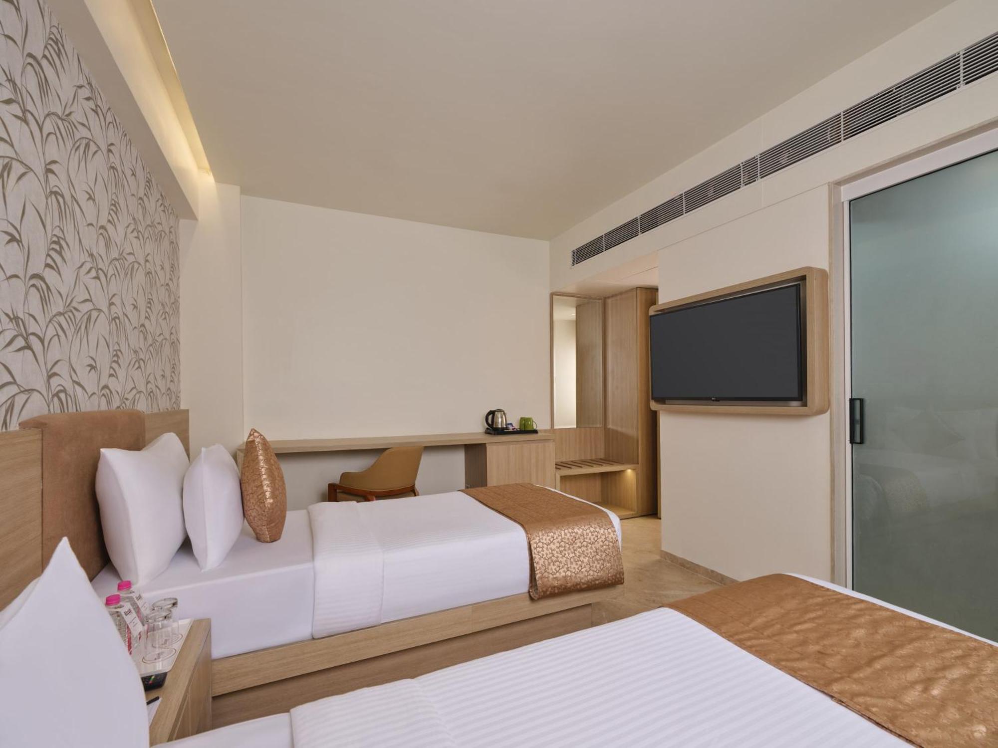 Hotel Biznotel By Pride Motera