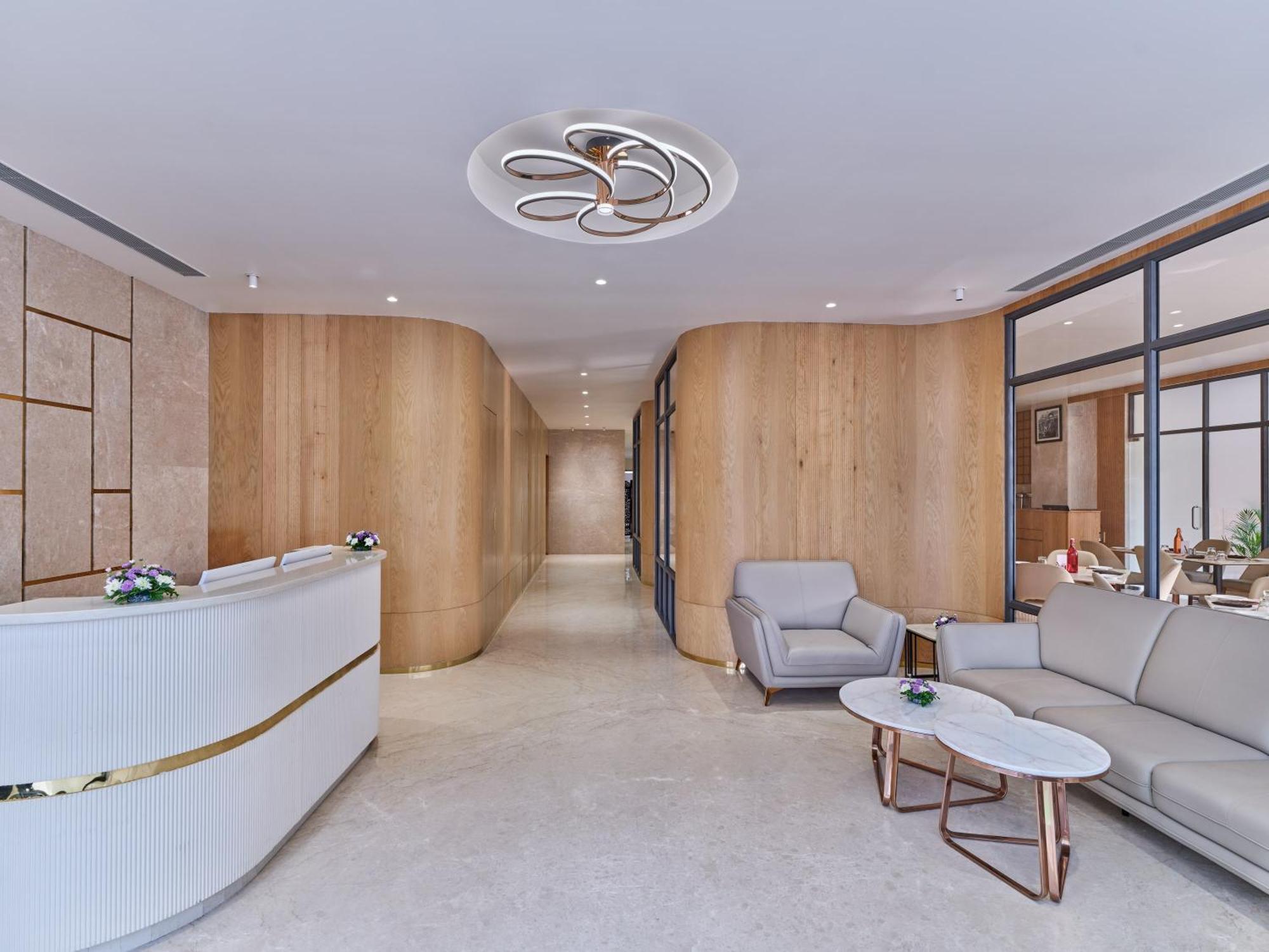 Hotel Biznotel By Pride Motera