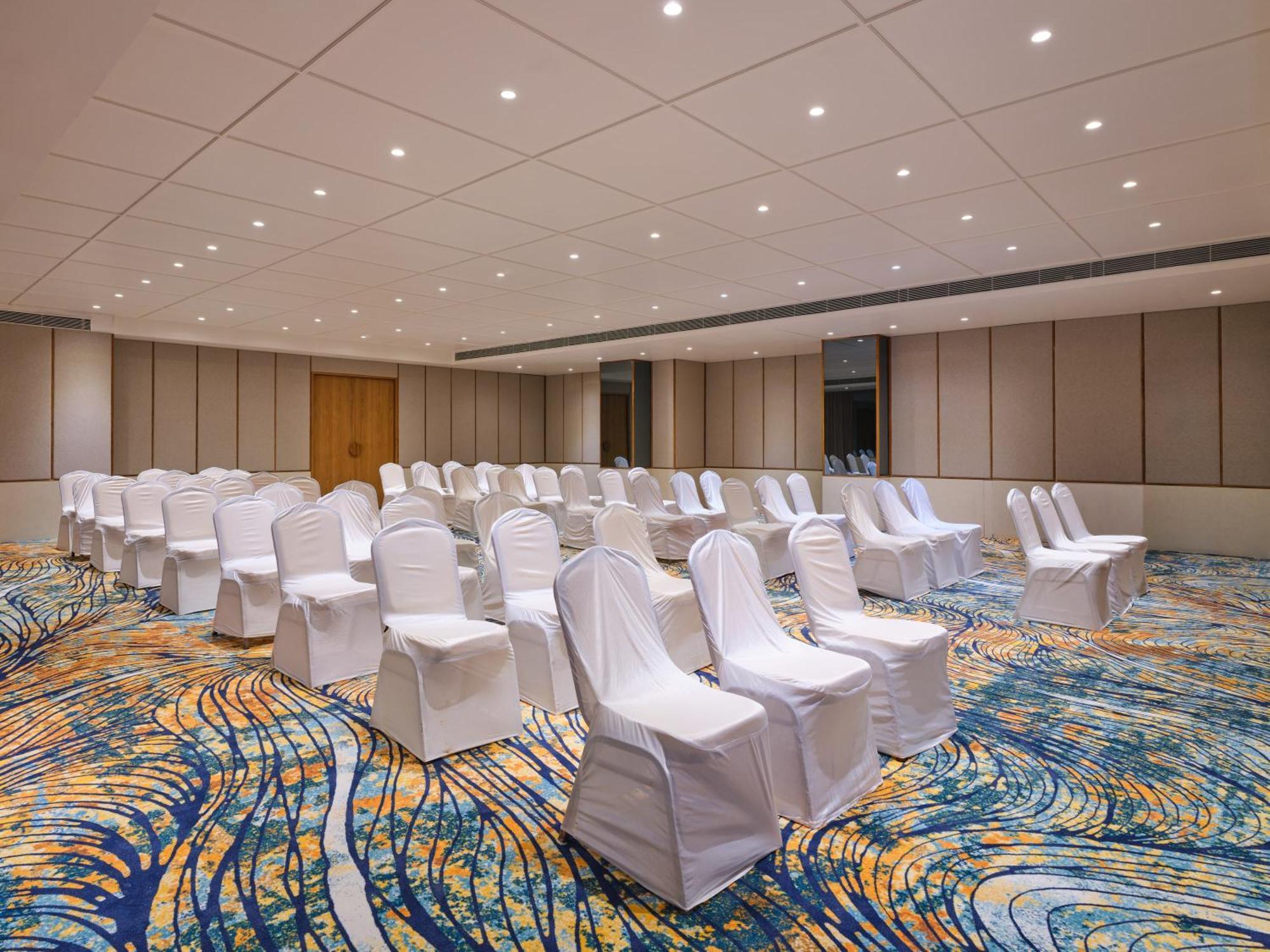 Hotel Biznotel By Pride Motera Ahmedabad