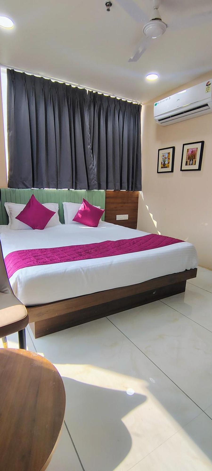 Hotel The Grand Piano Ahmedabad