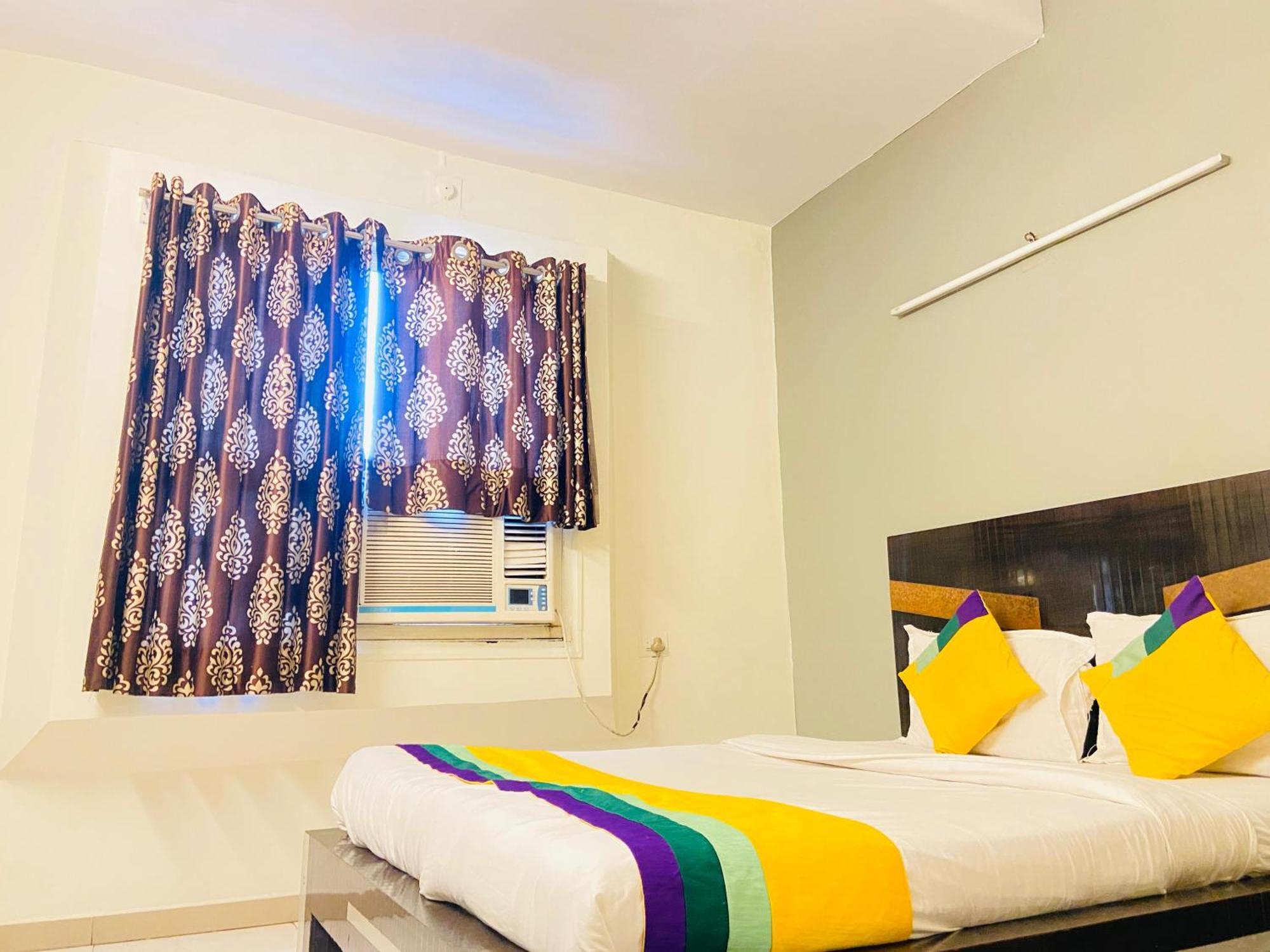 Hotel Aakash Navrangpura Ahmedabad