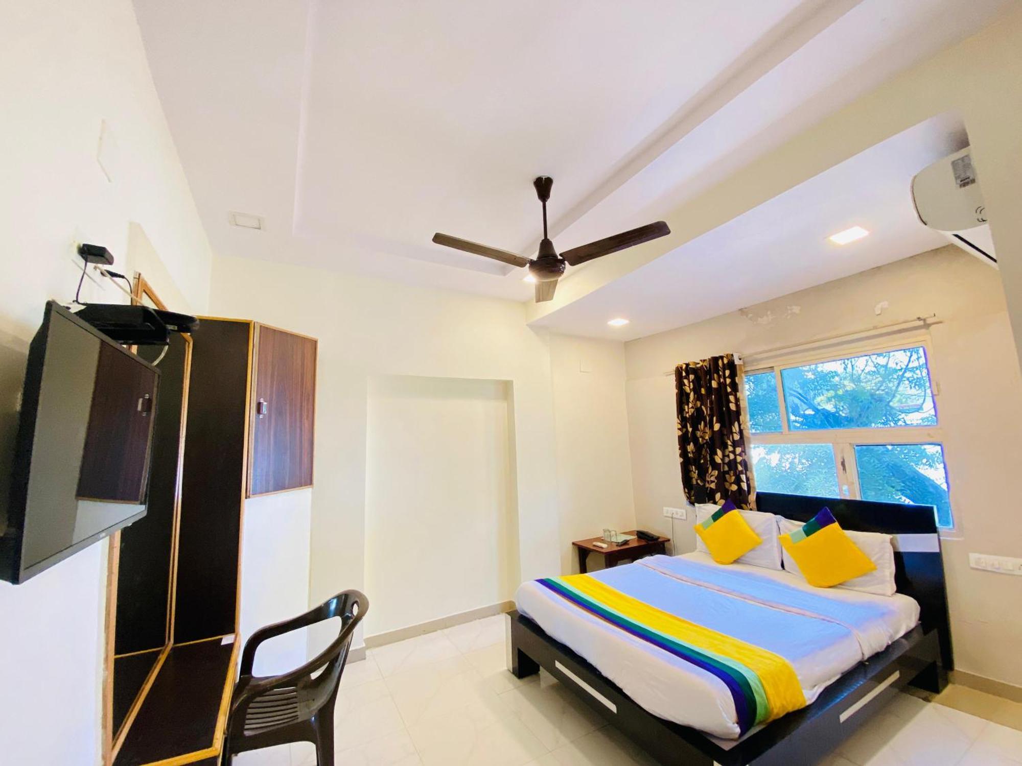 Aakash Navrangpura Hotel Ahmedabad