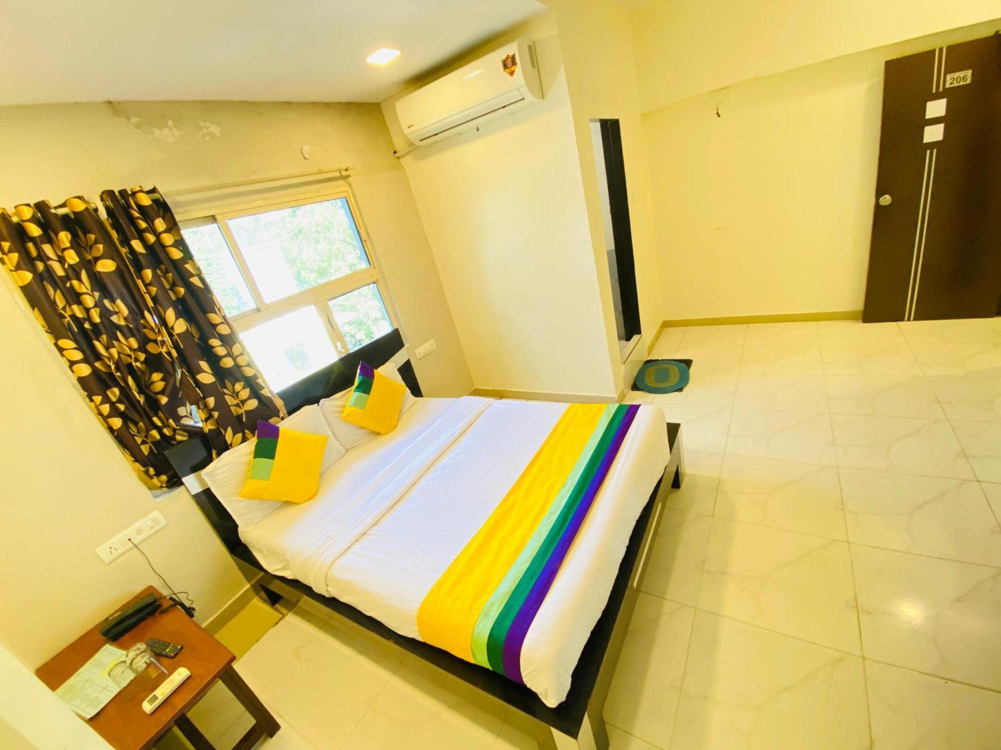 Aakash Navrangpura Hotel