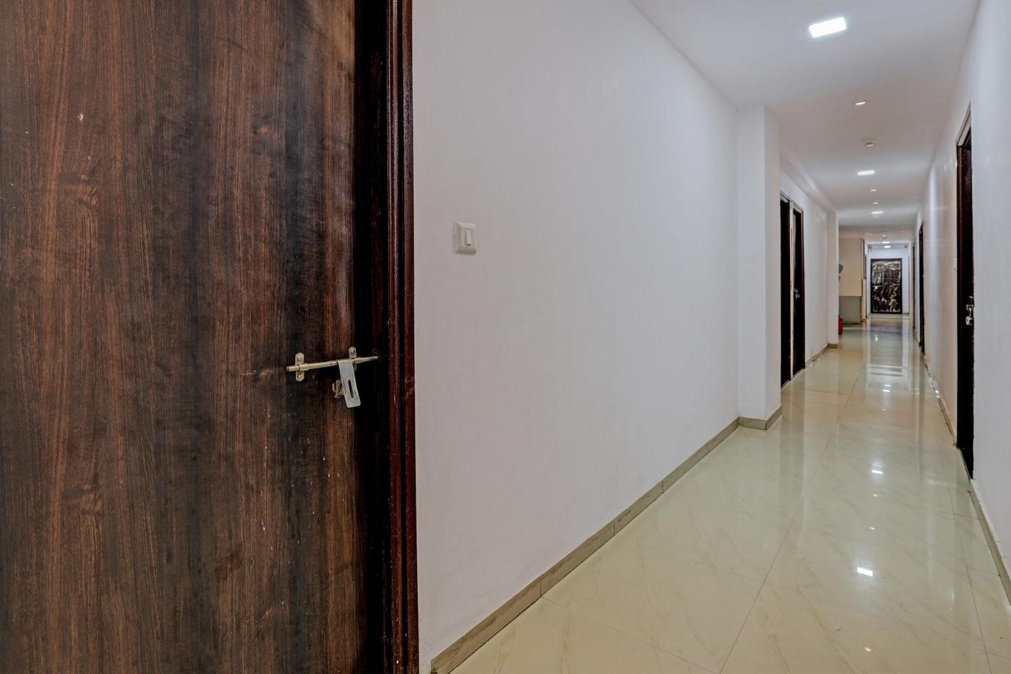 Hotel Hotel O Royal Inn Ahmedabad