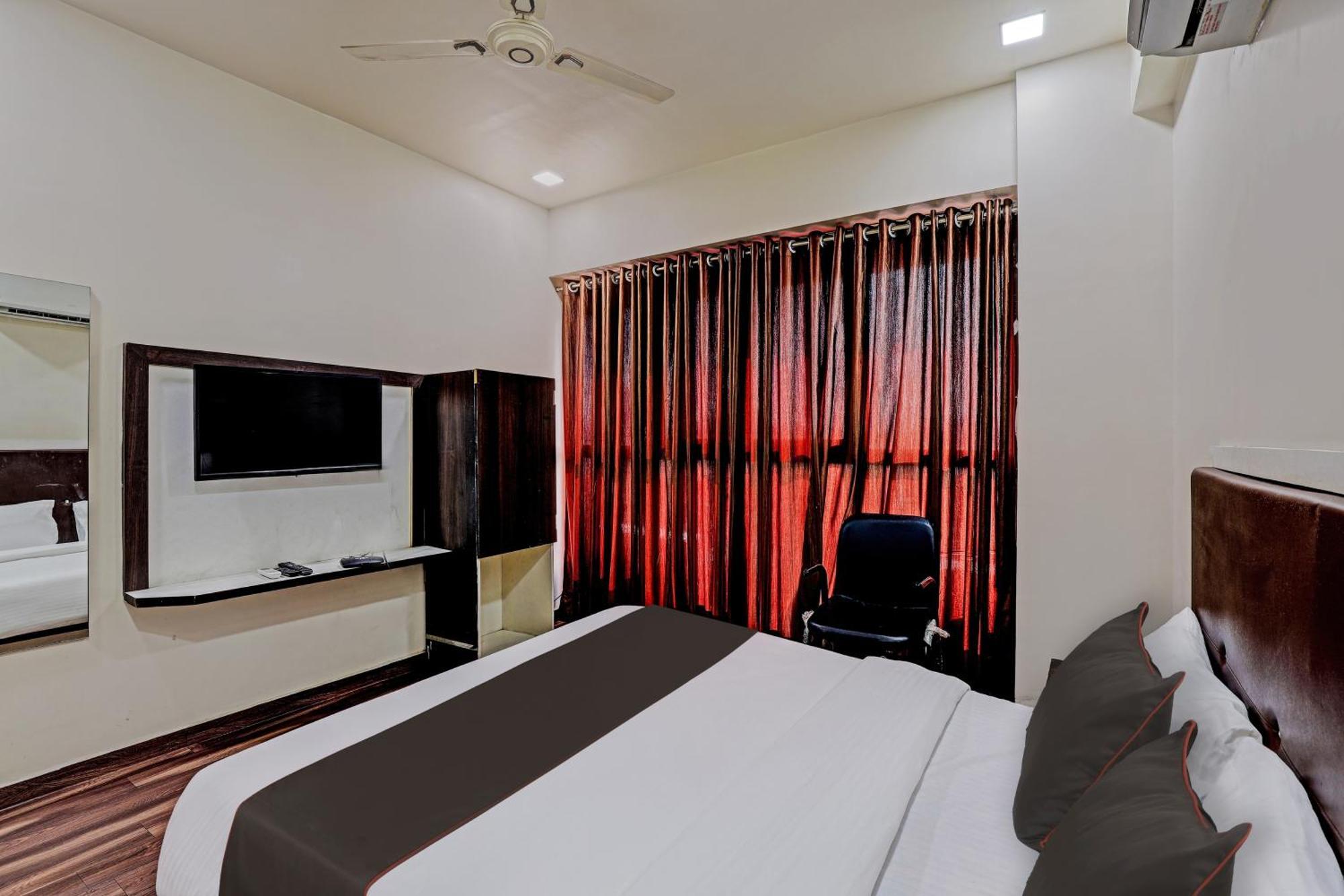 Hotel O Royal Inn 4*