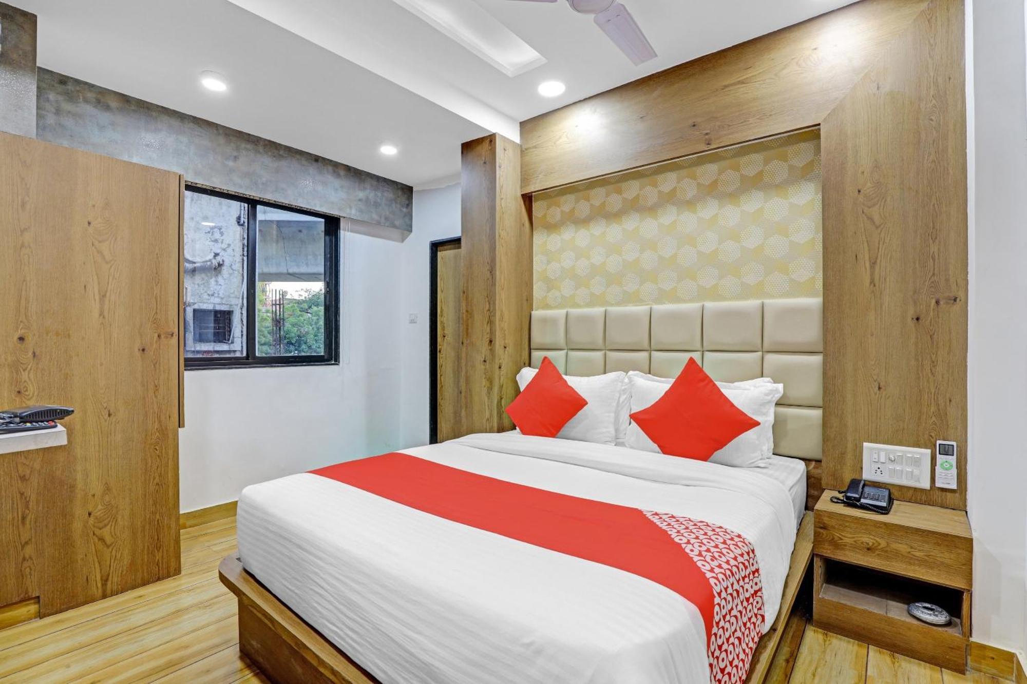 Hotel O R S Palace 3*