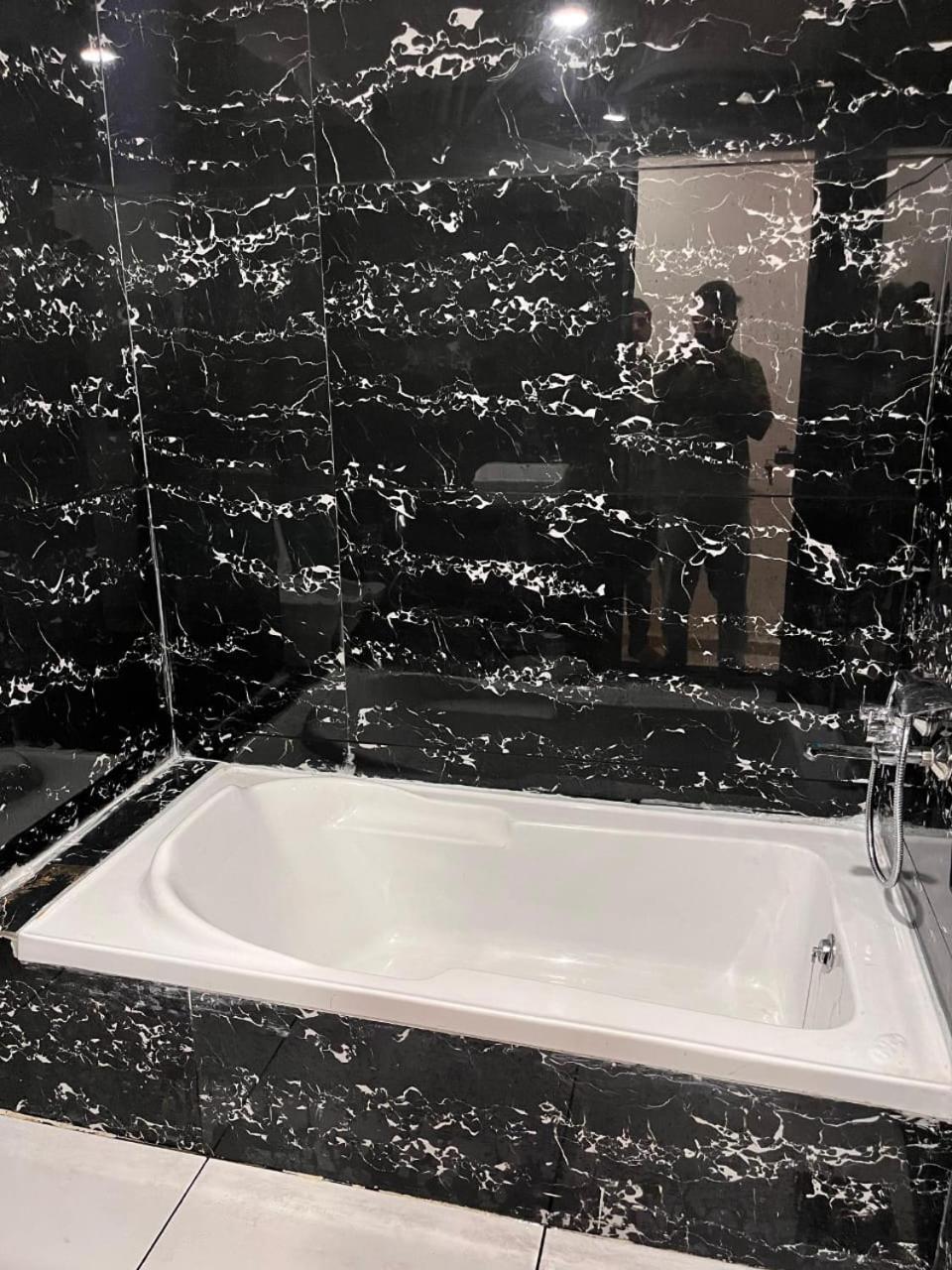 R K Guest house Ahmedabad