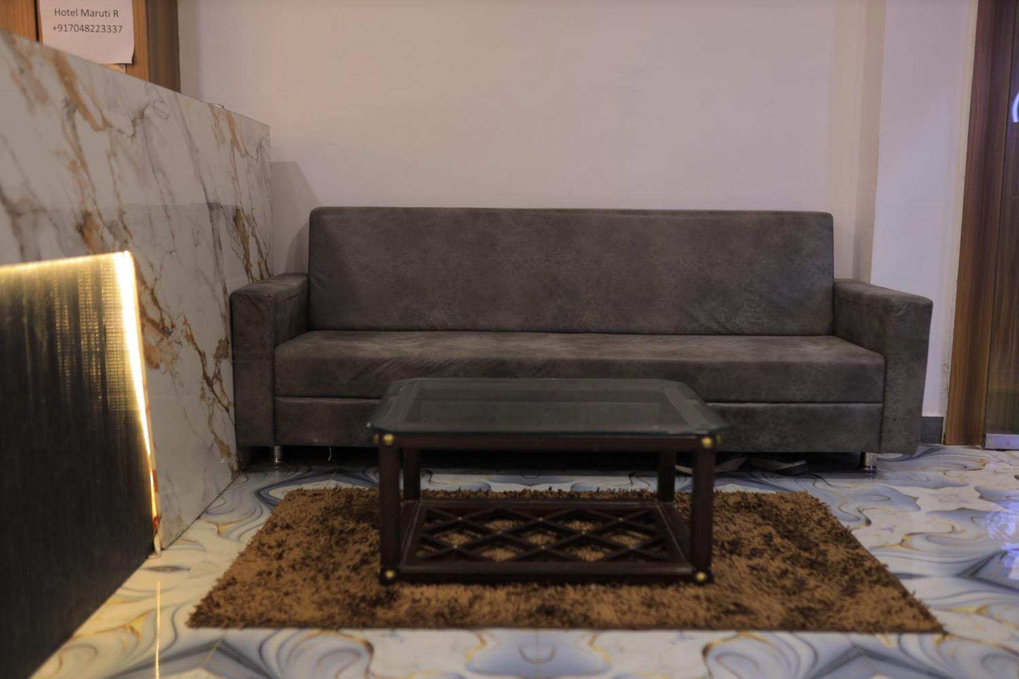 Hotel Maruti R Ahmedabad