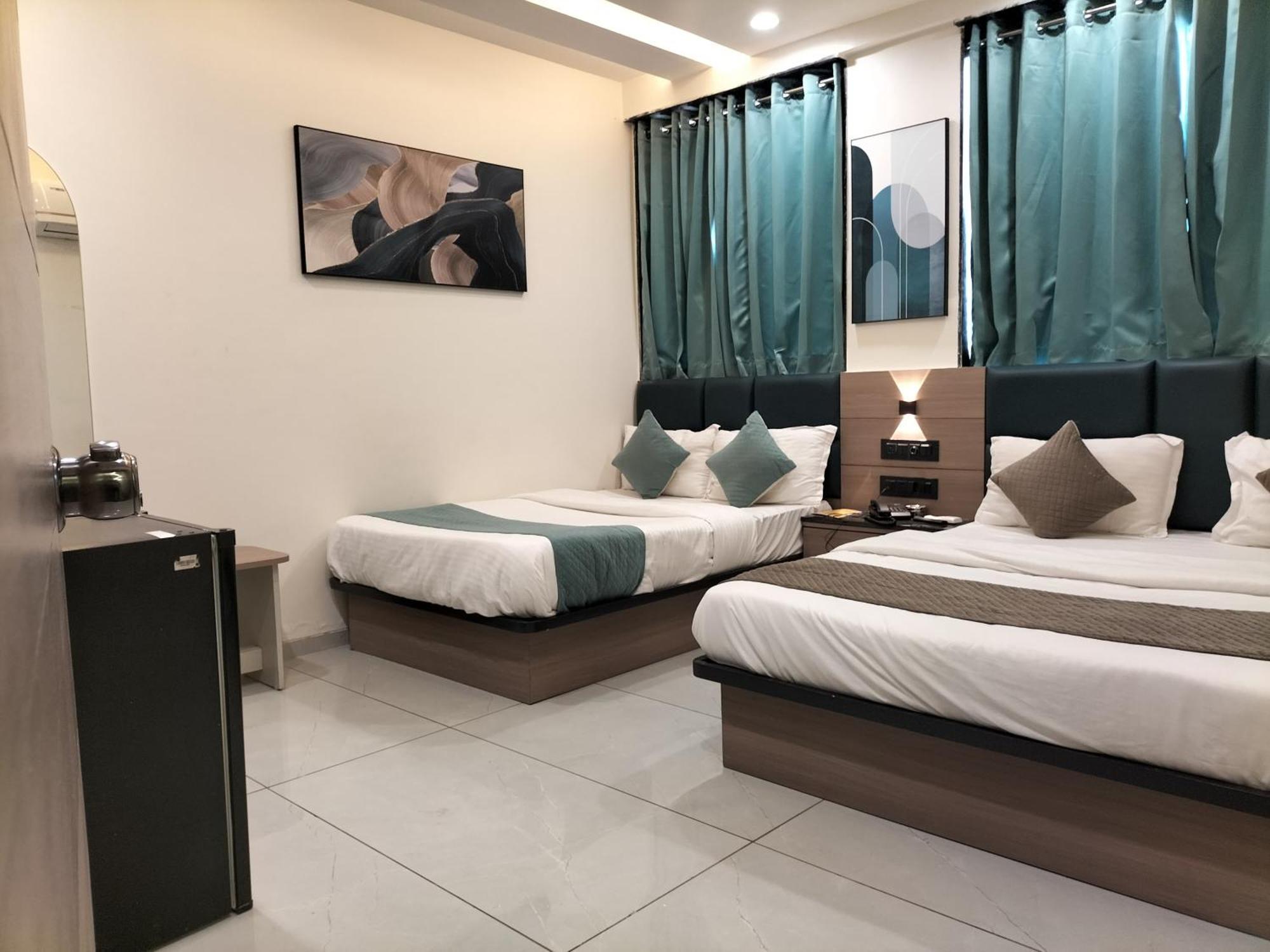 Hotel Paris Plaza Ahmedabad