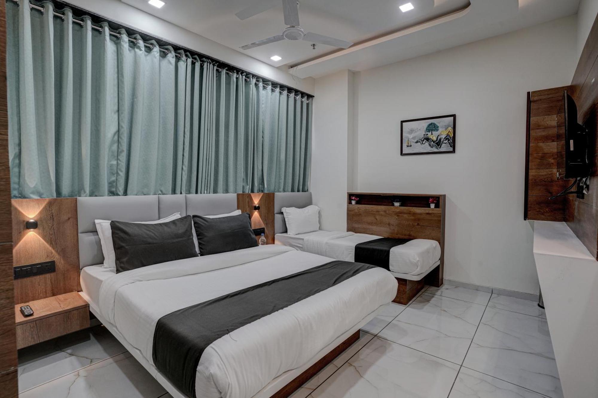 Hotel Paris Plaza 3*