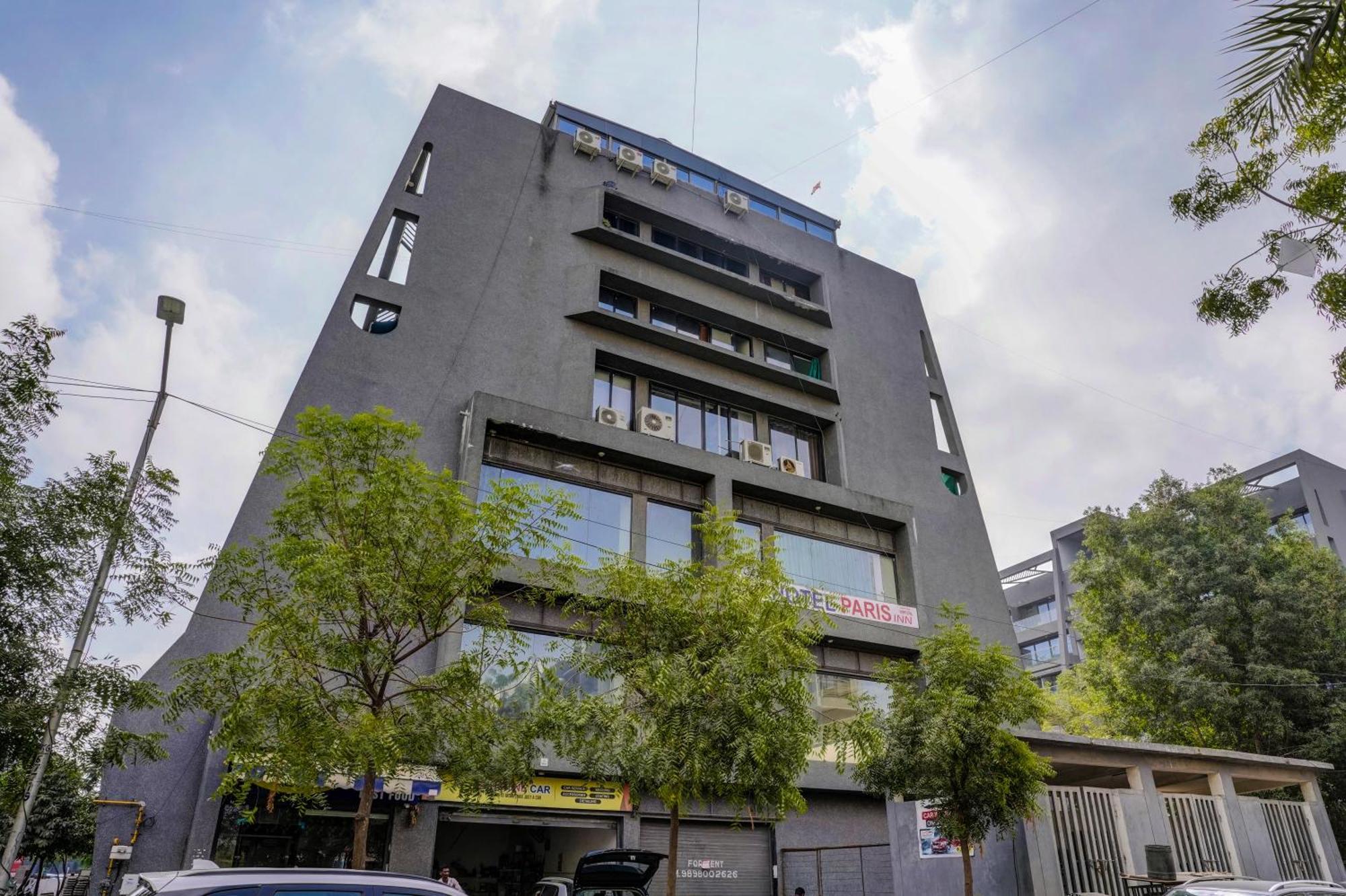 Hotel Paris Plaza 3*