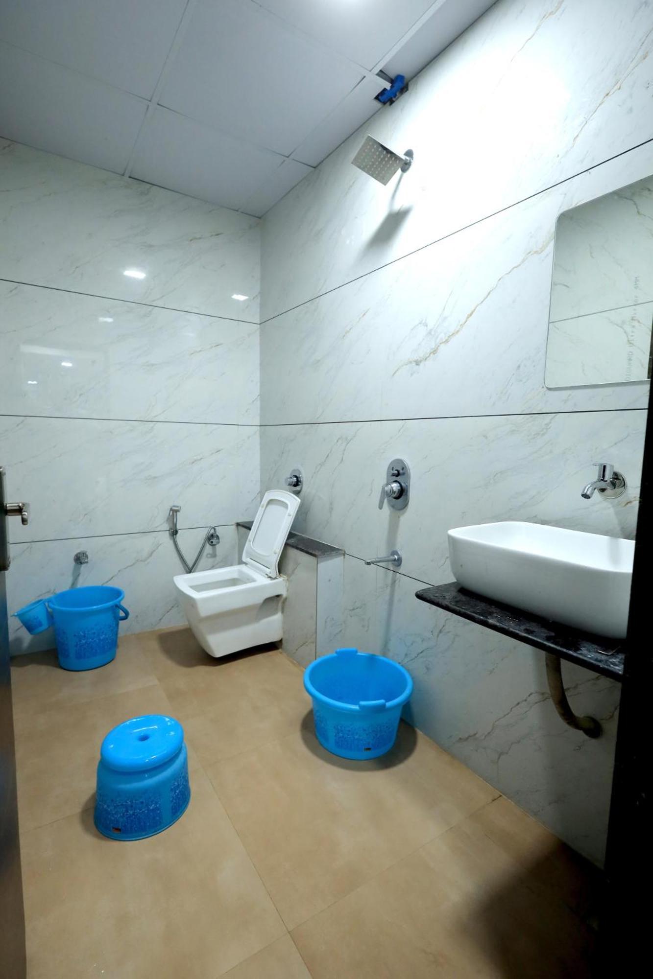 Season Hotel *