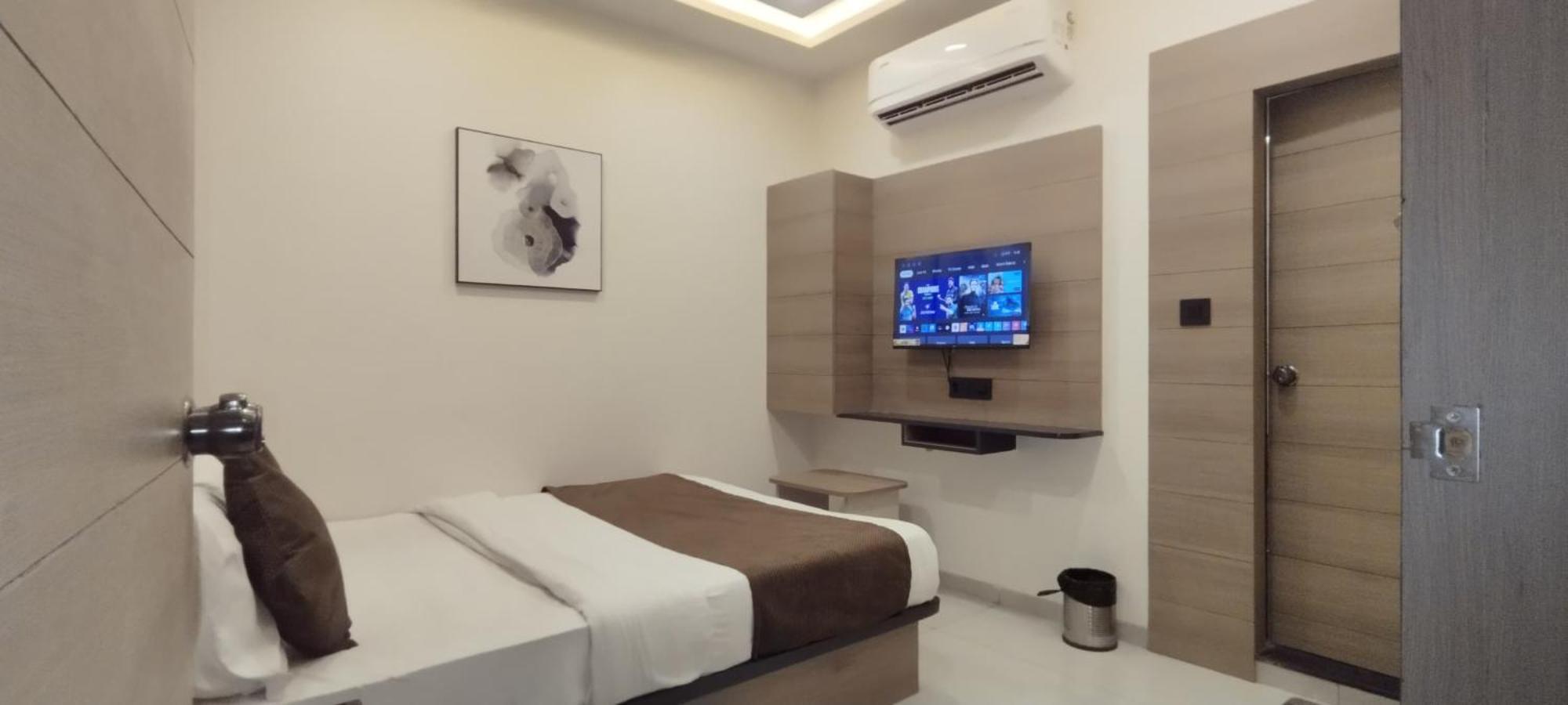 Hotel Paris Plaza 3*