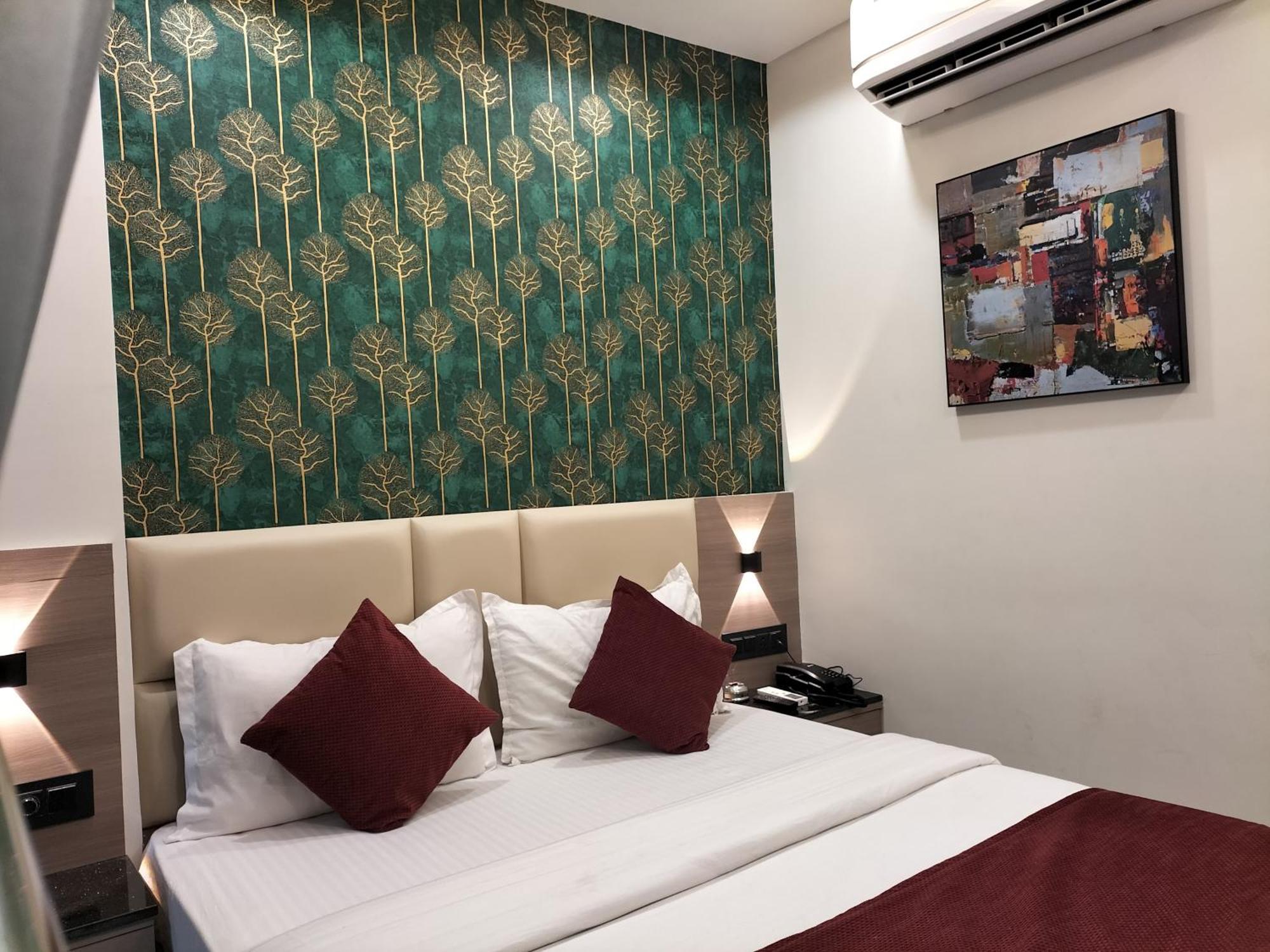 Paris Plaza Hotel Ahmedabad