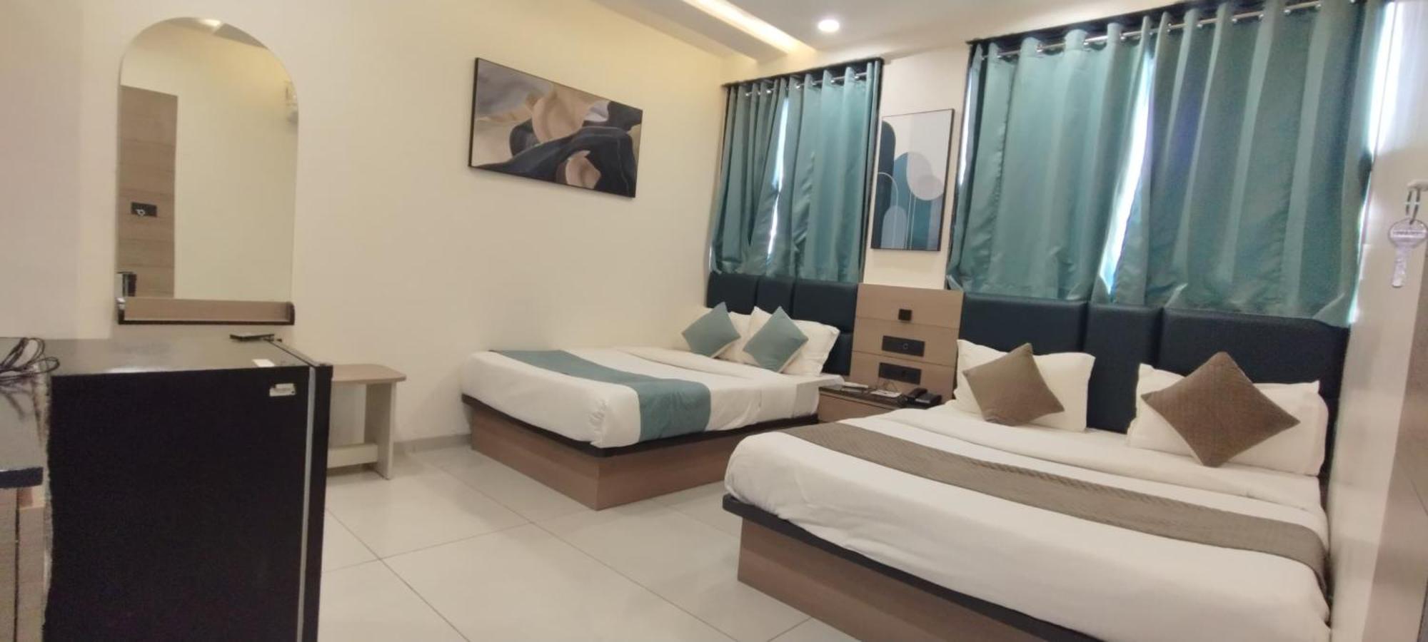 Paris Plaza Hotel 3*