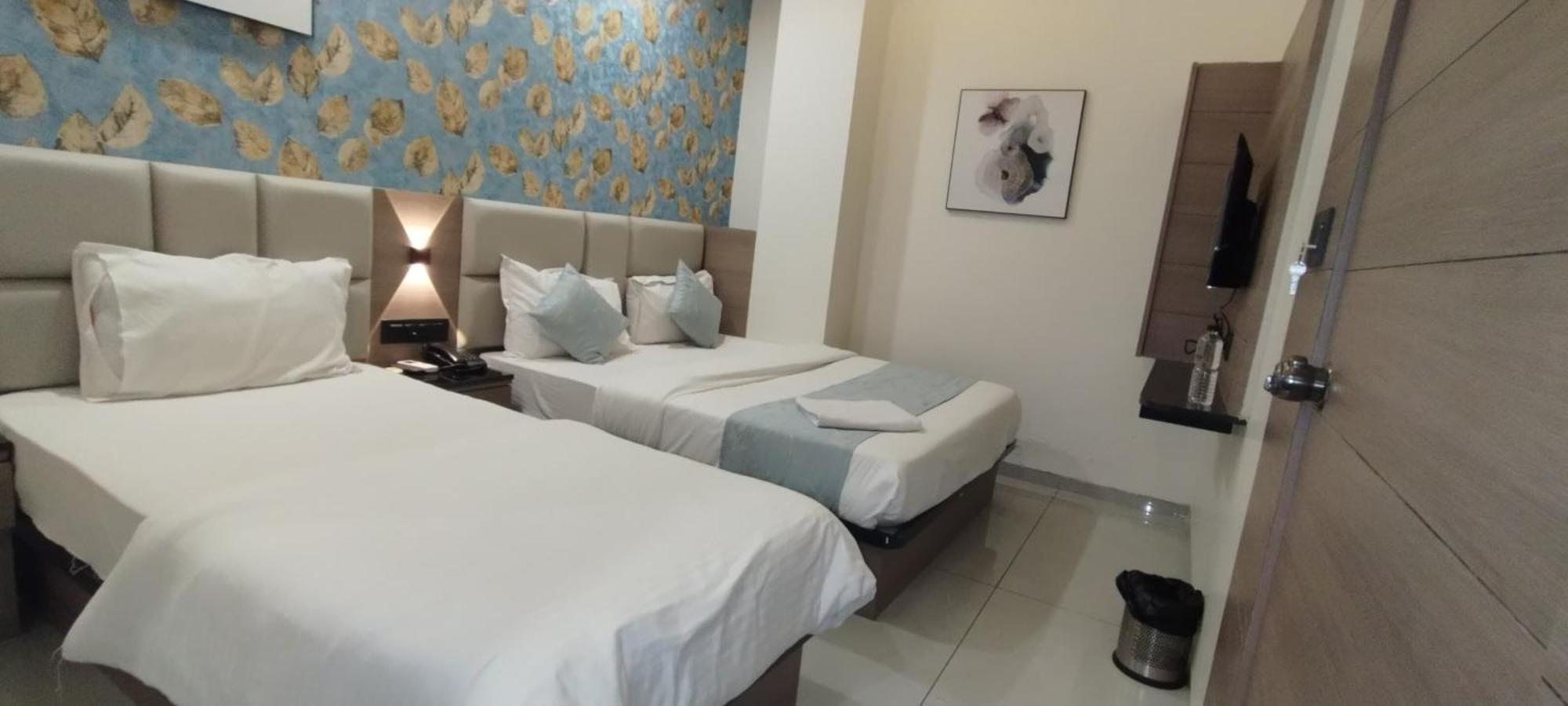 Hotel Paris Plaza Ahmedabad