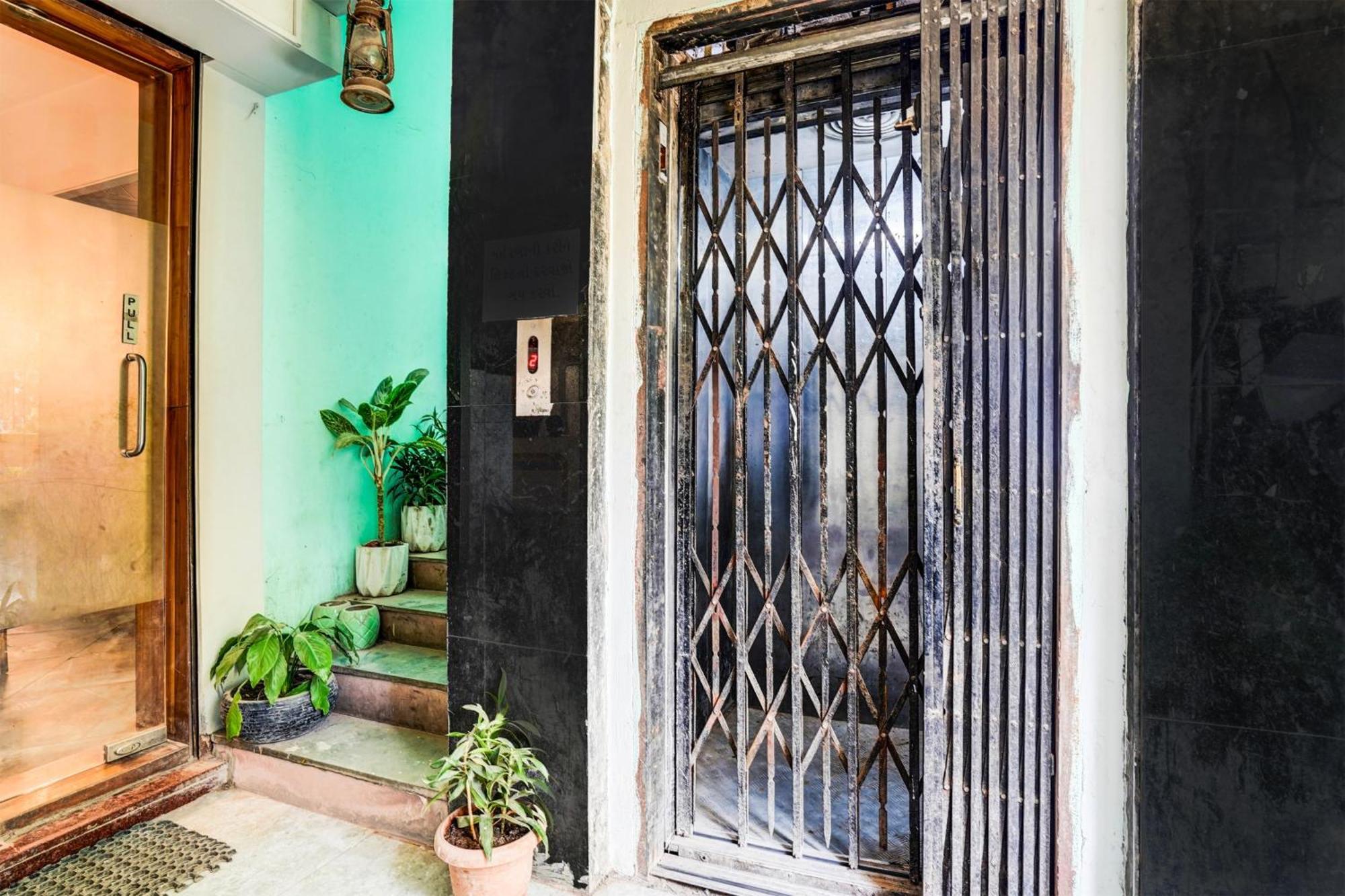 Collection O Relax Hotel Ahmedabad