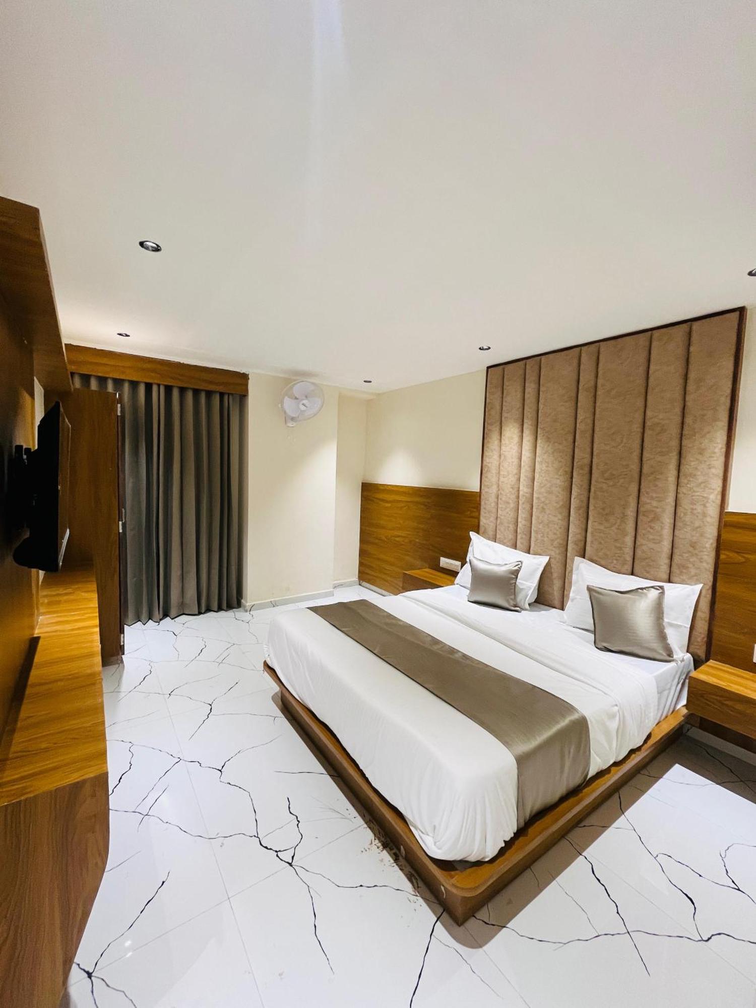 Hotel Peaceful Ahmedabad