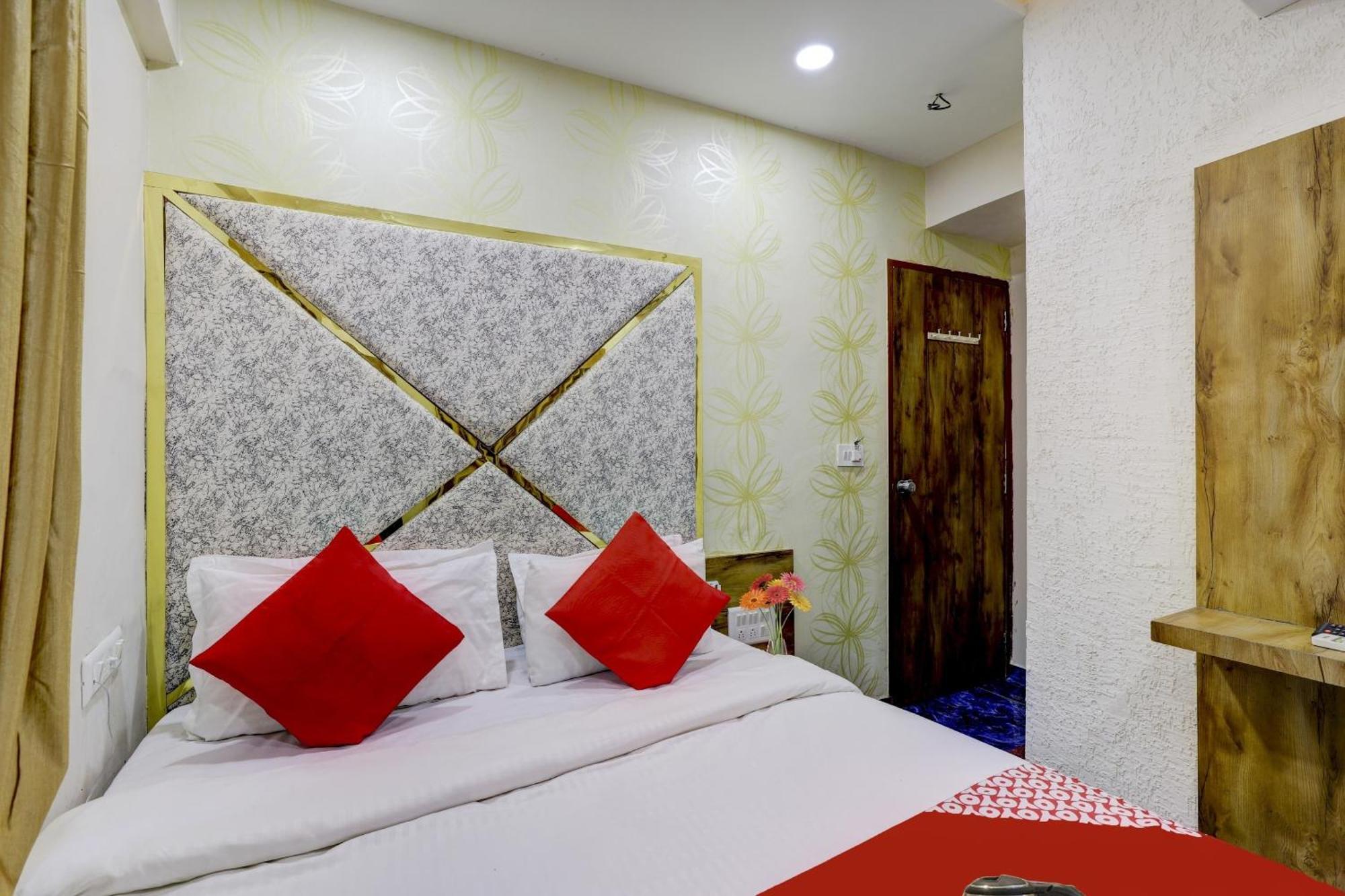 Hotel O Bhavy 3*