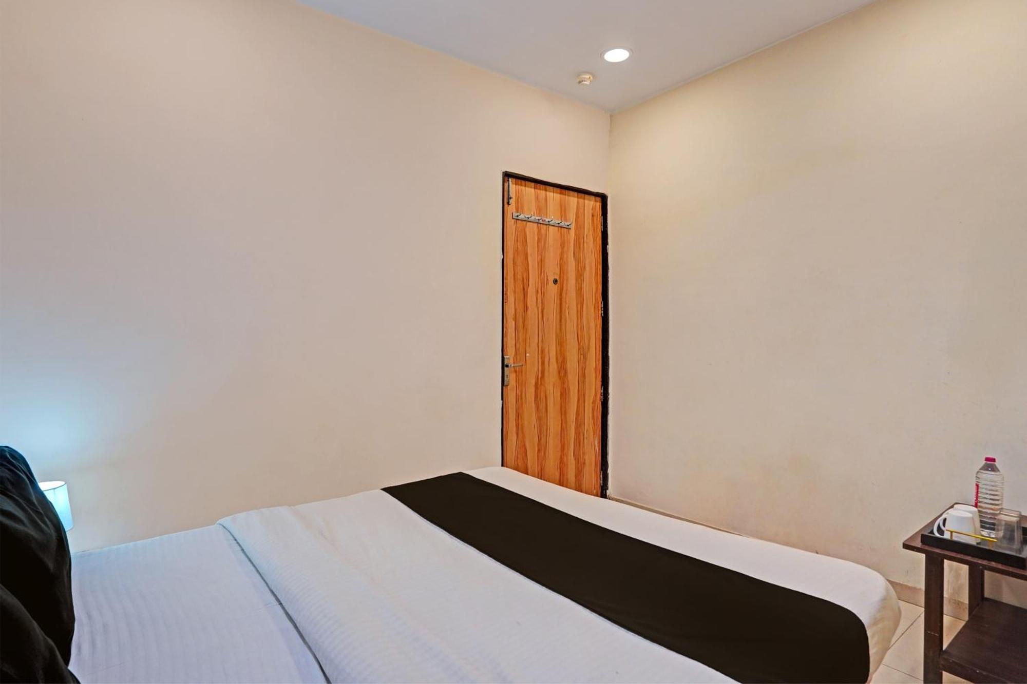 O Radhanand Hotel