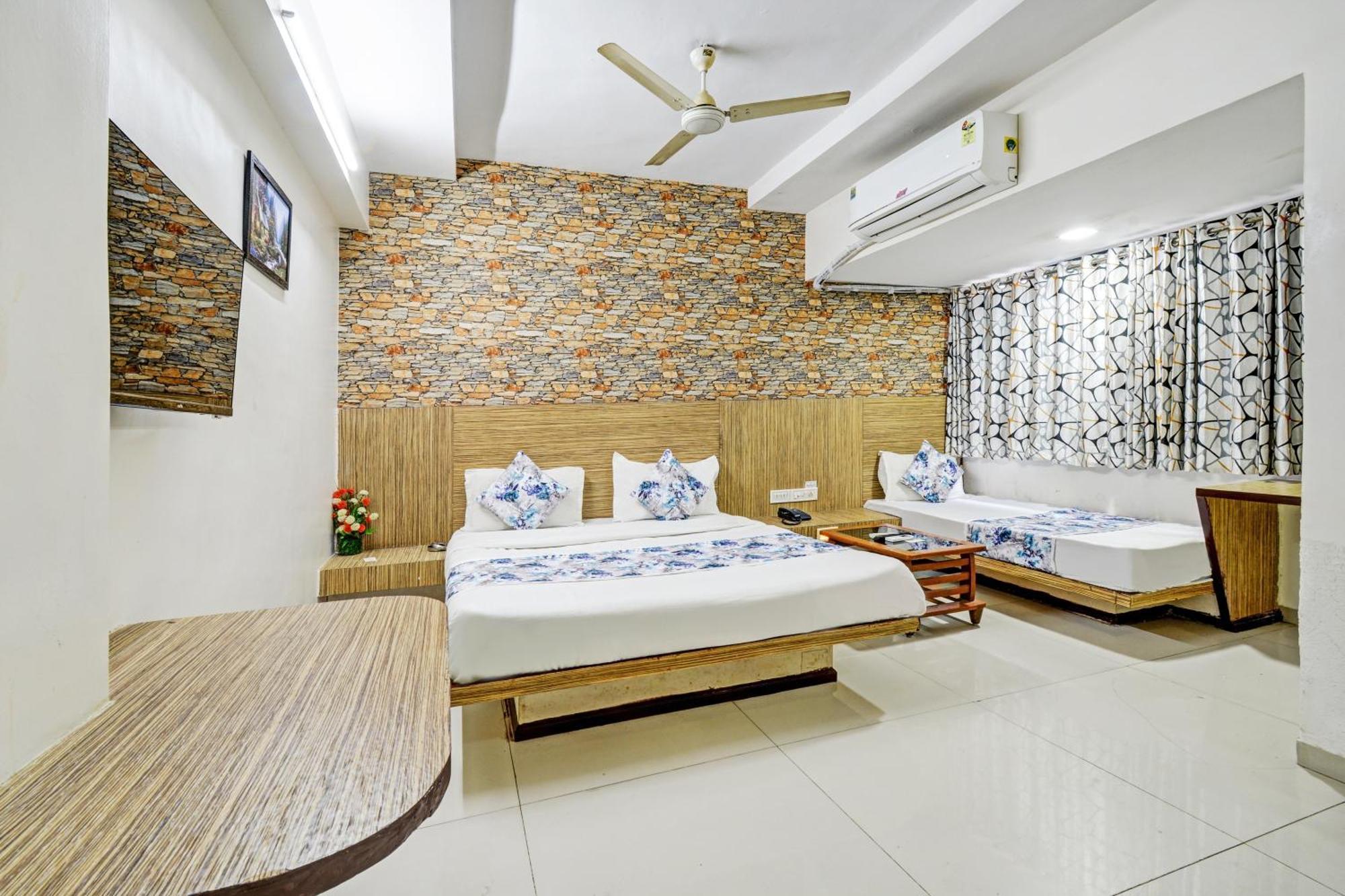 Hotel Royal Stay, Pakwan Sg Highway Ahmedabad