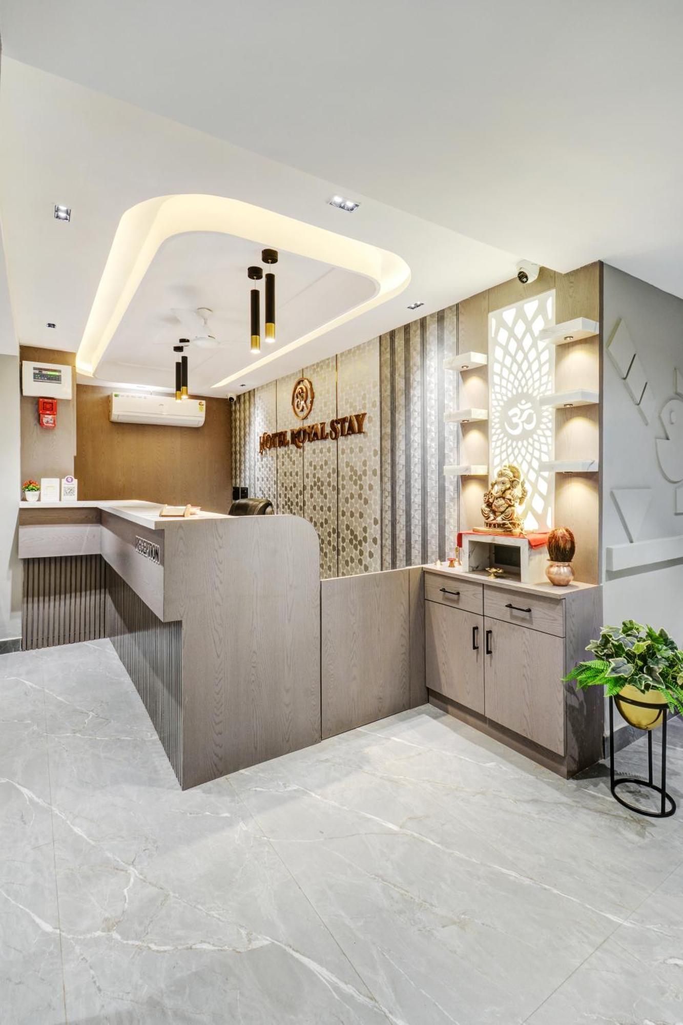 Royal Stay, Pakwan Sg Highway