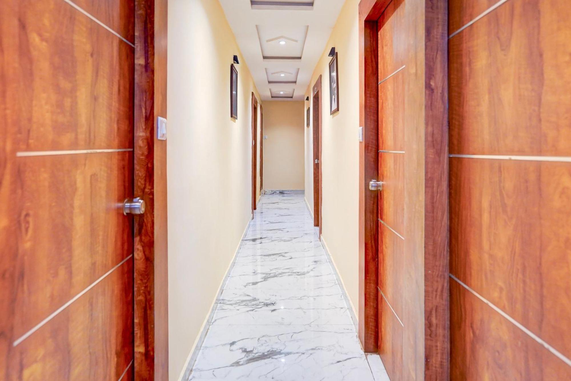 Hotel O Royal King 3*