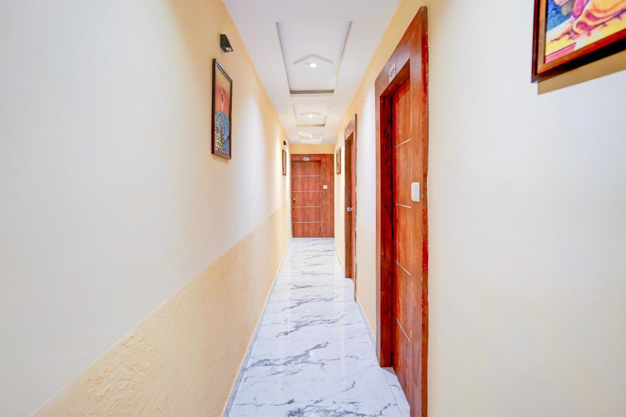 Hotel O Royal King