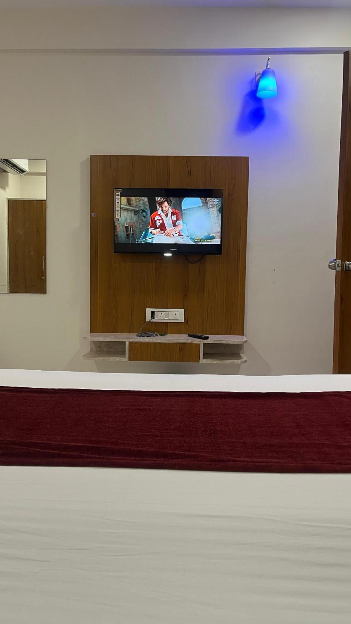 Shreehariom Hotel 3*