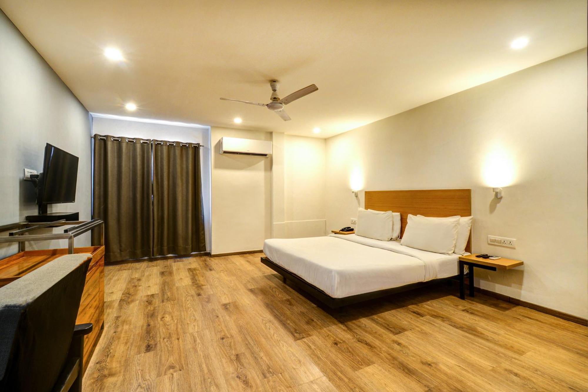 Neelkanth Hotel Ahmedabad