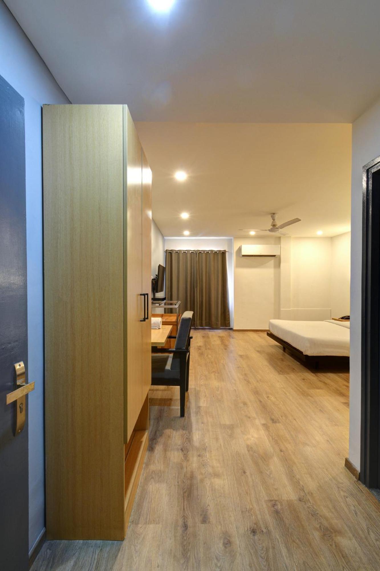 Neelkanth Hotel Ahmedabad
