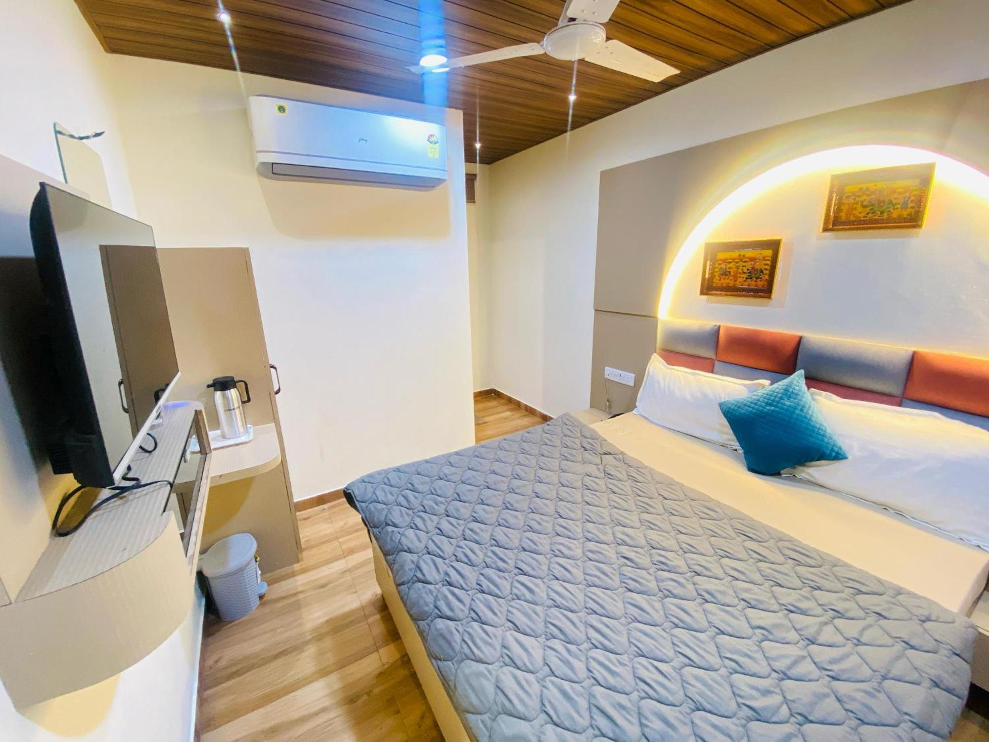 Rv Residency Hotel
