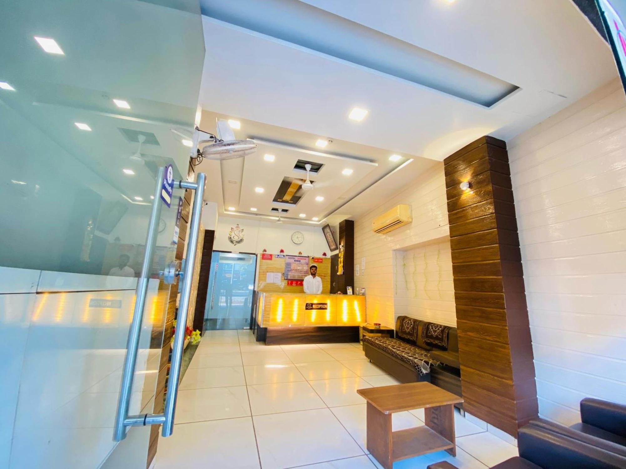 Hotel Jasmine Paldi 3*